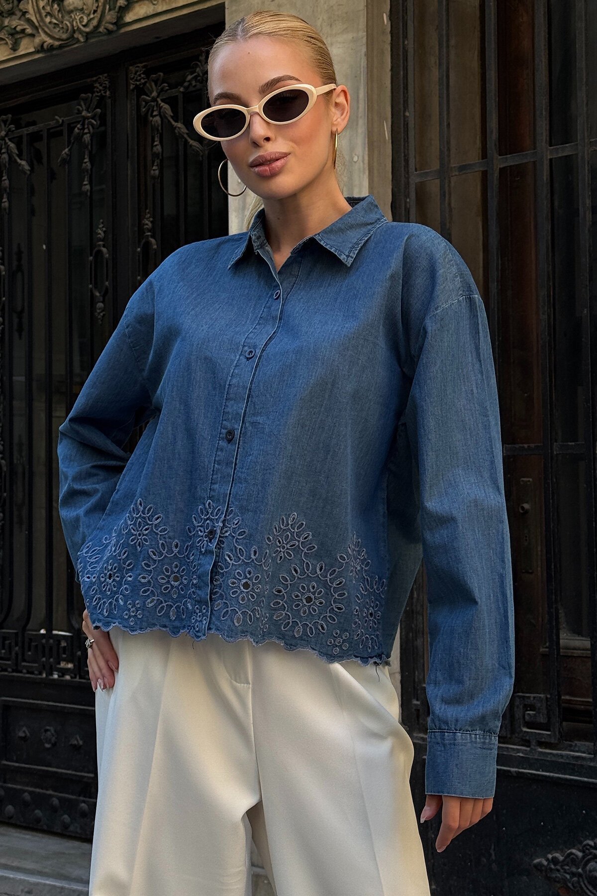 Mavi Delik Ajurlu Overisze Jean Görünümlü Gömlek