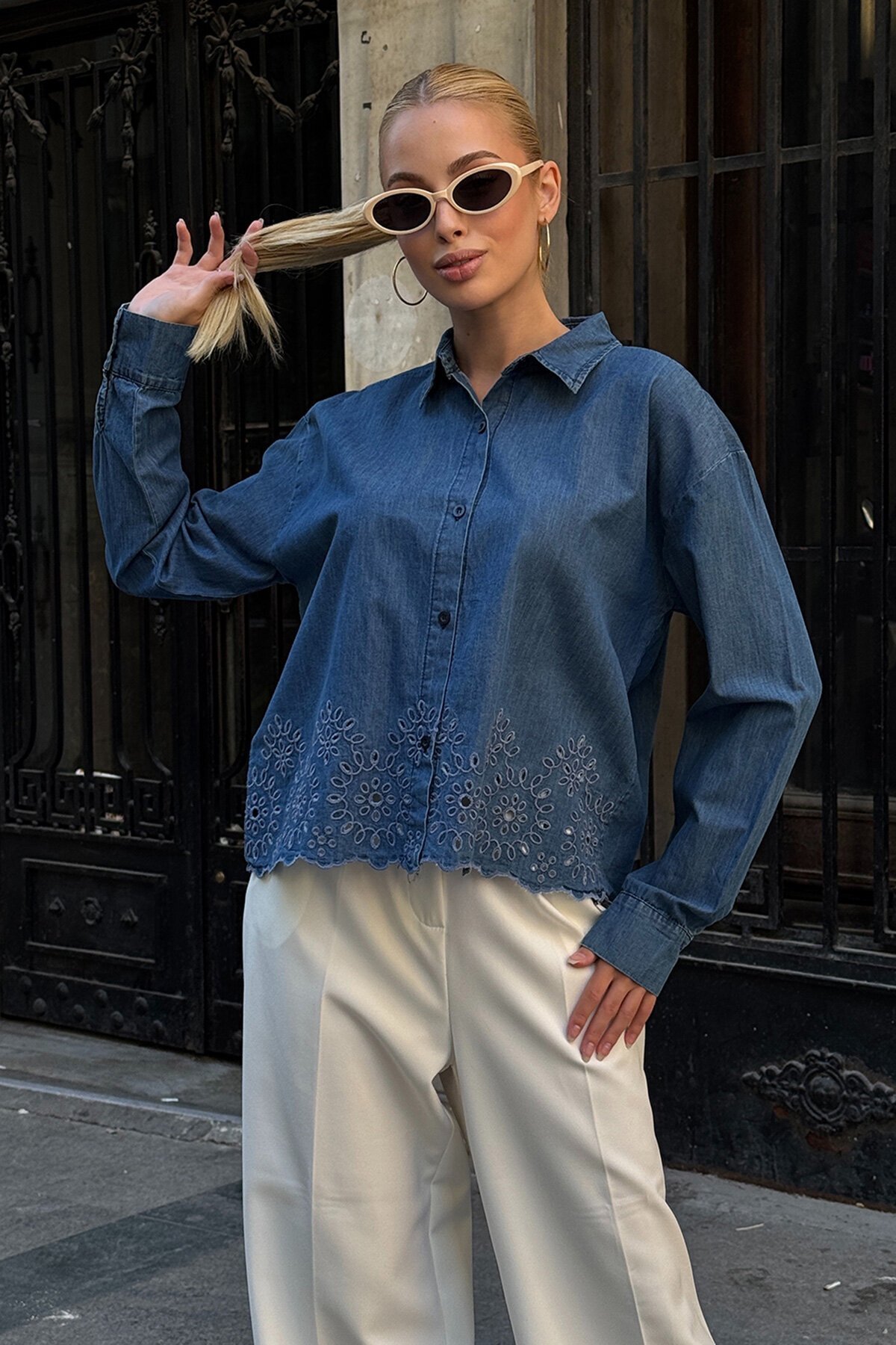 Mavi Delik Ajurlu Overisze Jean Görünümlü Gömlek