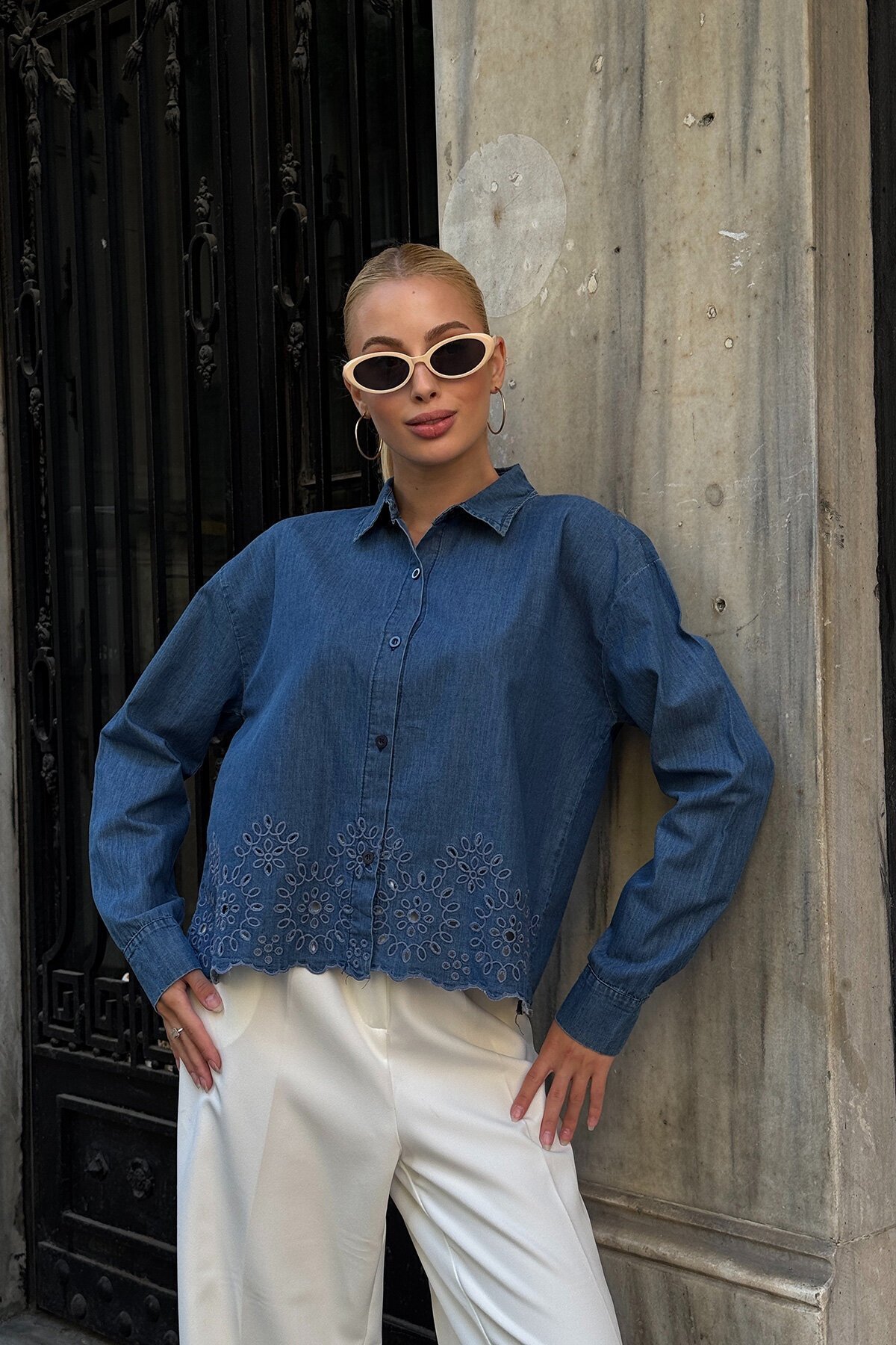 Mavi Delik Ajurlu Overisze Jean Görünümlü Gömlek