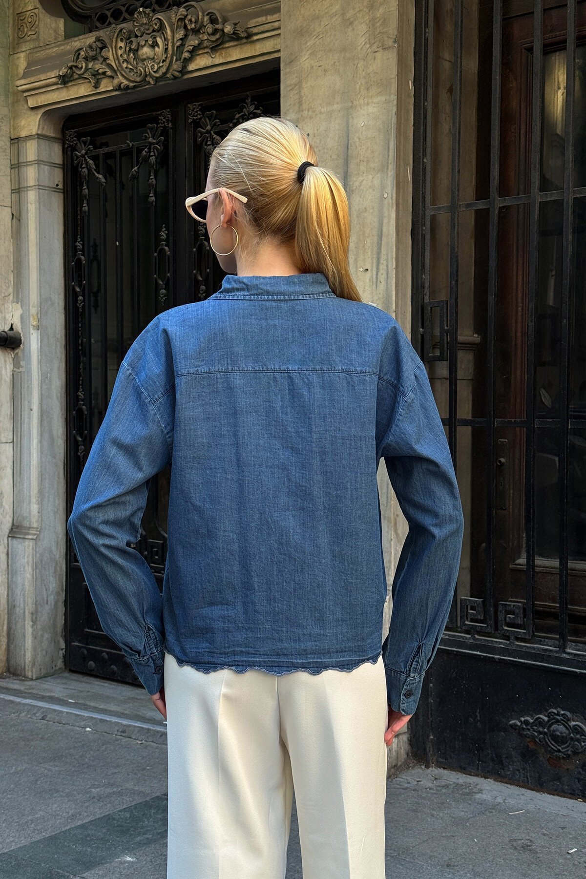 Mavi Delik Ajurlu Overisze Jean Görünümlü Gömlek