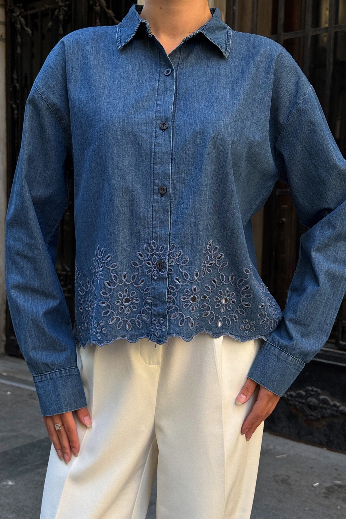 Mavi Delik Ajurlu Overisze Jean Görünümlü Gömlek