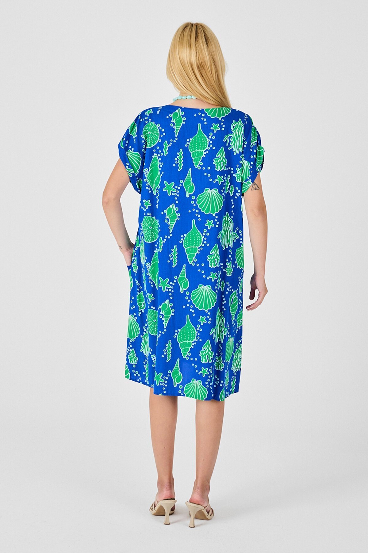 Mavi Deniz Kabuğu Desenli V Yaka Oversize Elbise