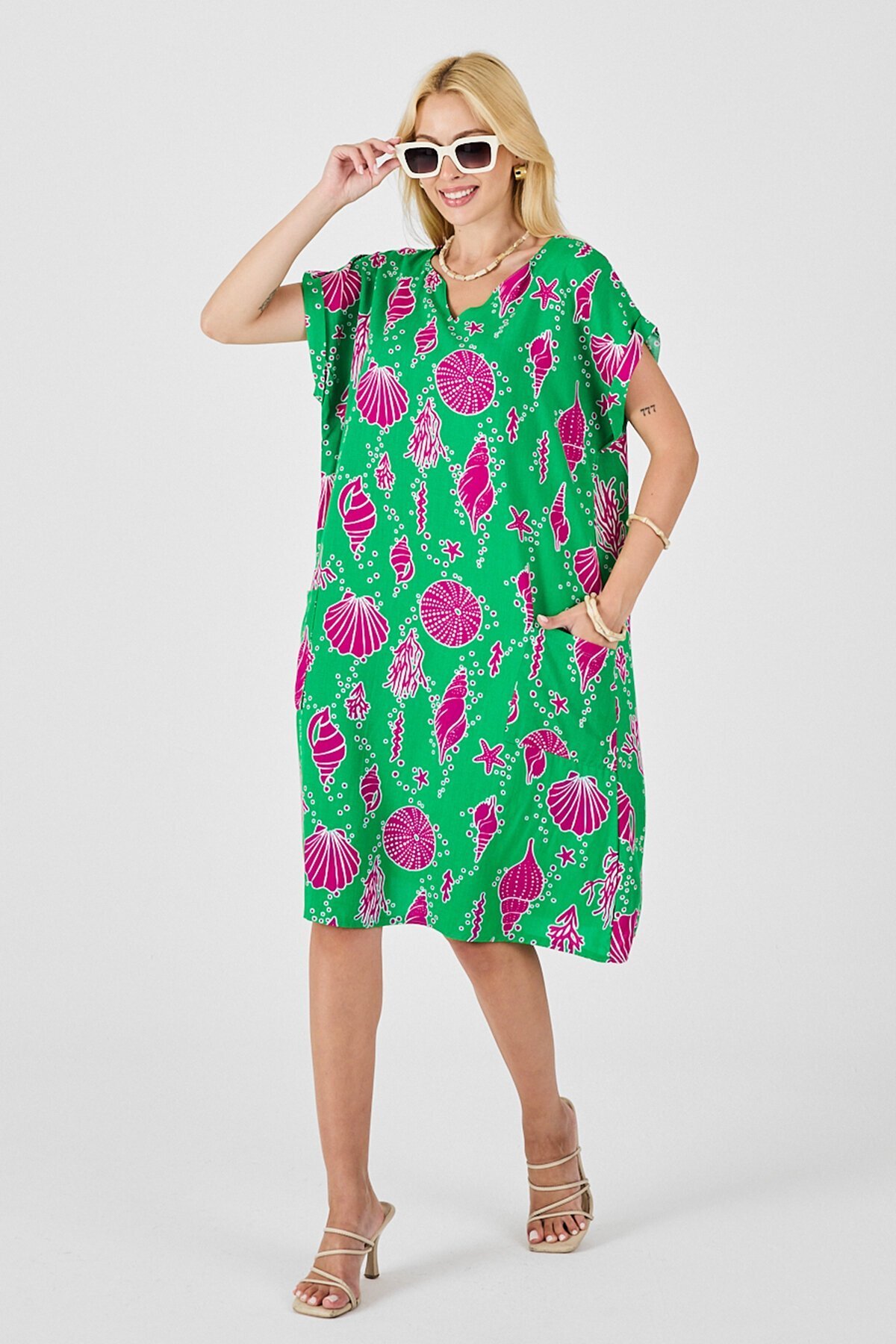 Yeşil Deniz Kabuğu Desenli V Yaka Oversize Elbise