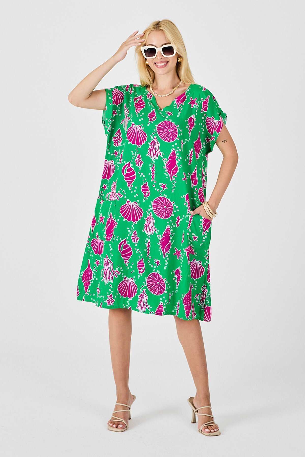 Yeşil Deniz Kabuğu Desenli V Yaka Oversize Elbise