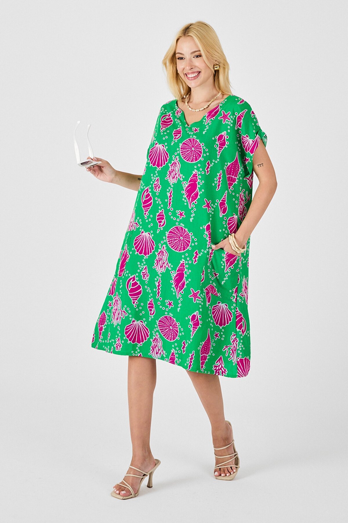 Yeşil Deniz Kabuğu Desenli V Yaka Oversize Elbise