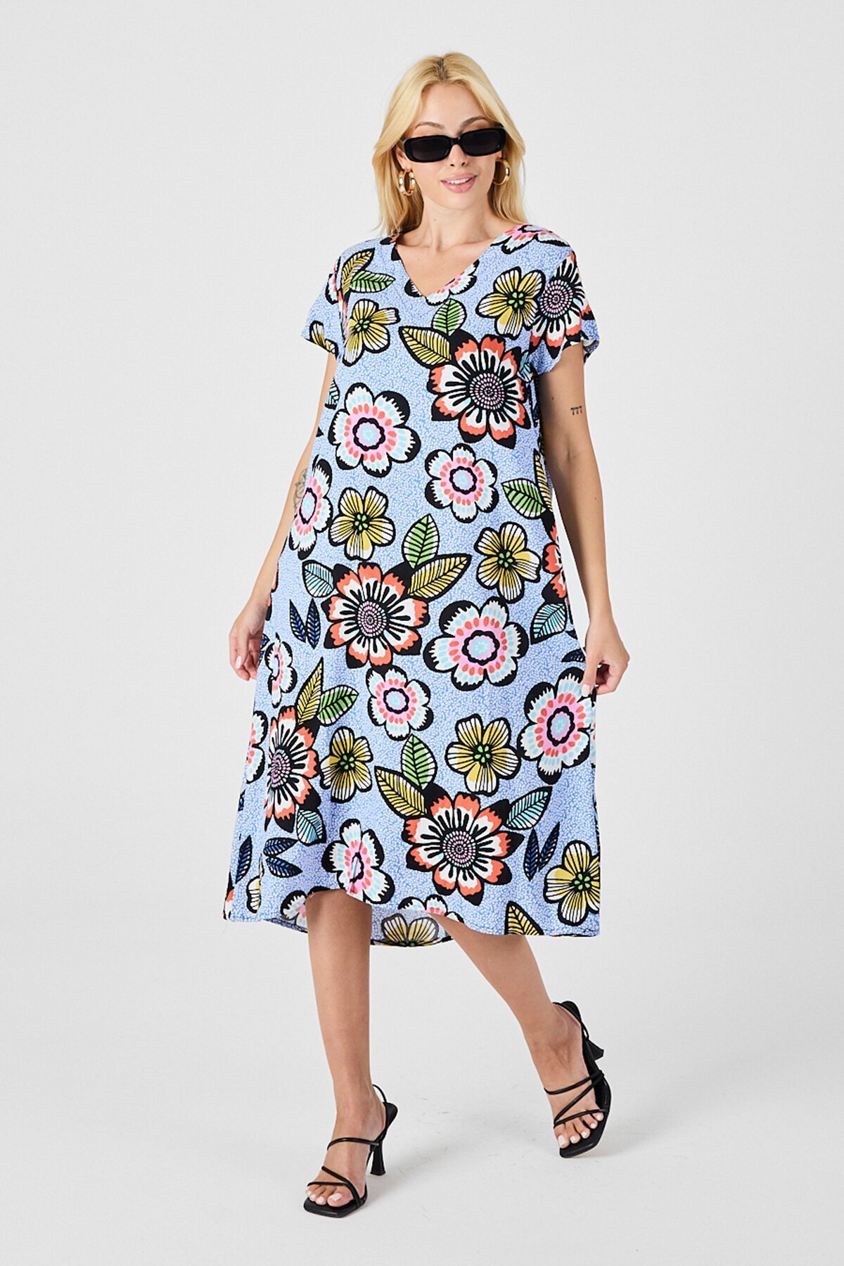 Bebe Mavi Derin V Yaka Çiçek Desenli Midi Boy Elbise