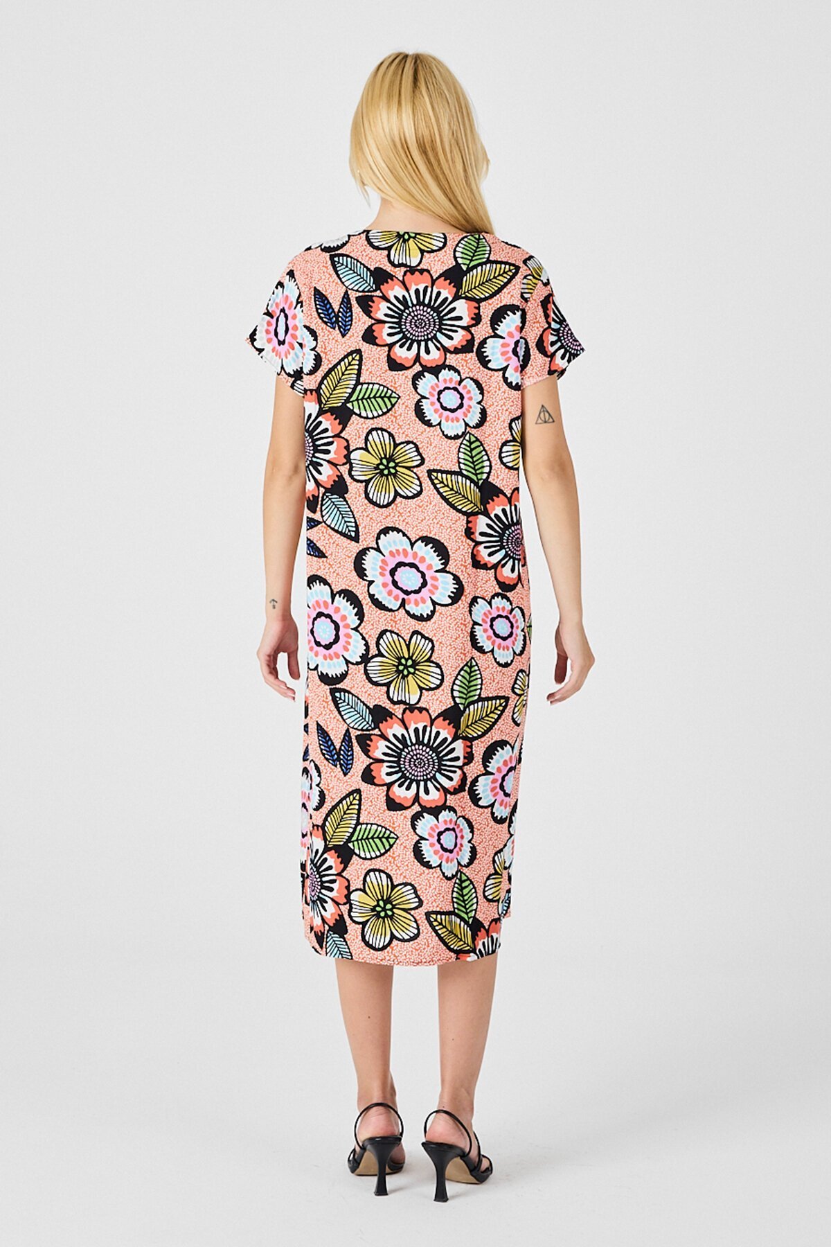 Turuncu Derin V Yaka Çiçek Desenli Midi Boy Elbise