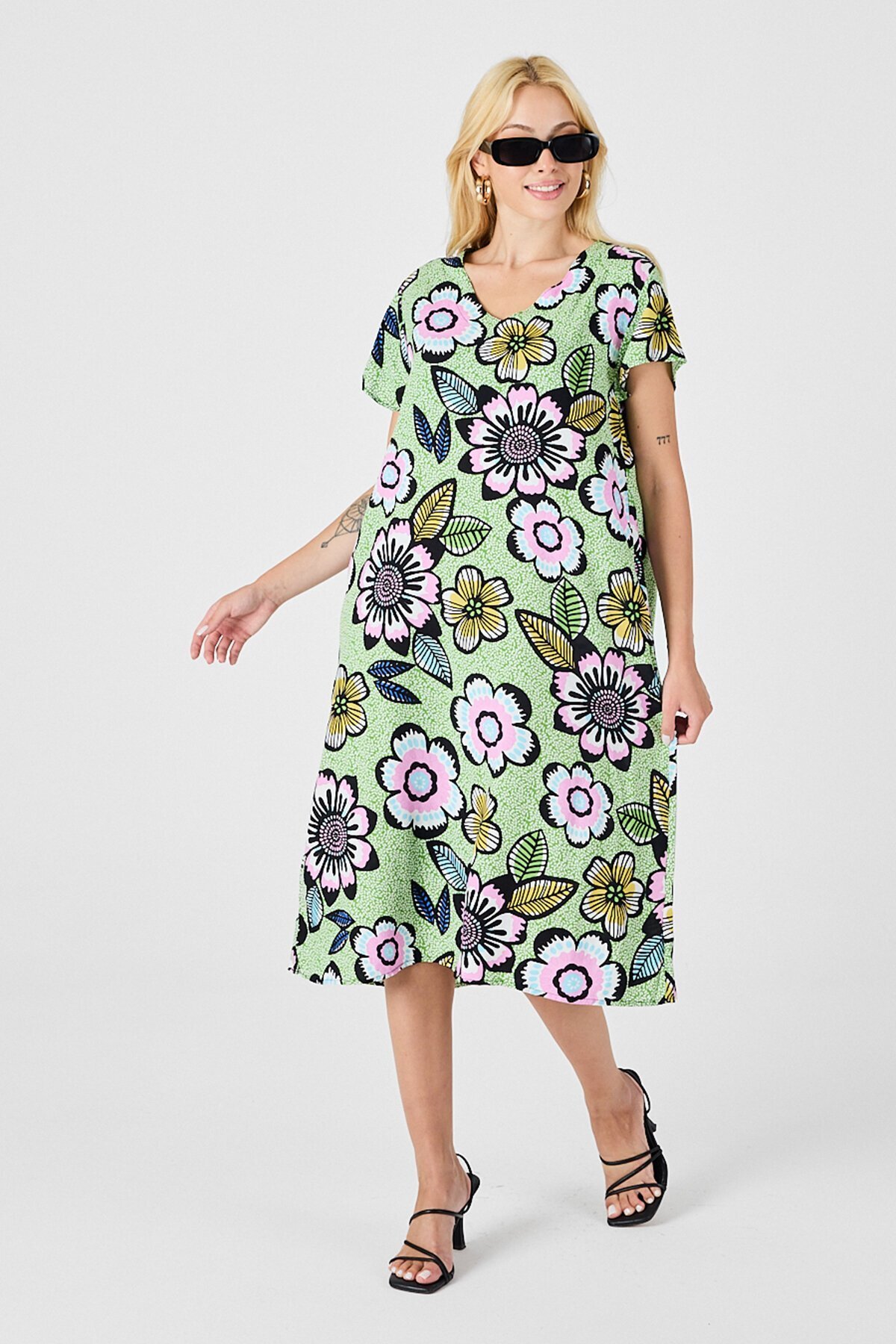 Fıstık Yeşili Derin V Yaka Çiçek Desenli Midi Boy Elbise