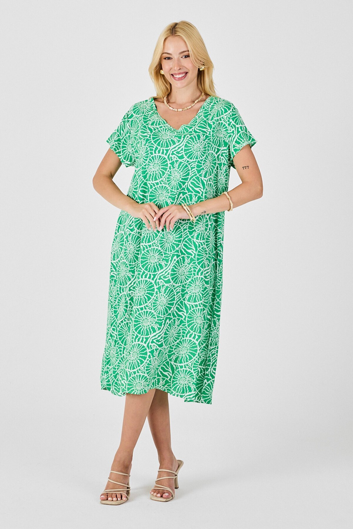 Yeşil Derin V Yaka Kısa Kollu Çizgi Desenli Midi Boy Elbise