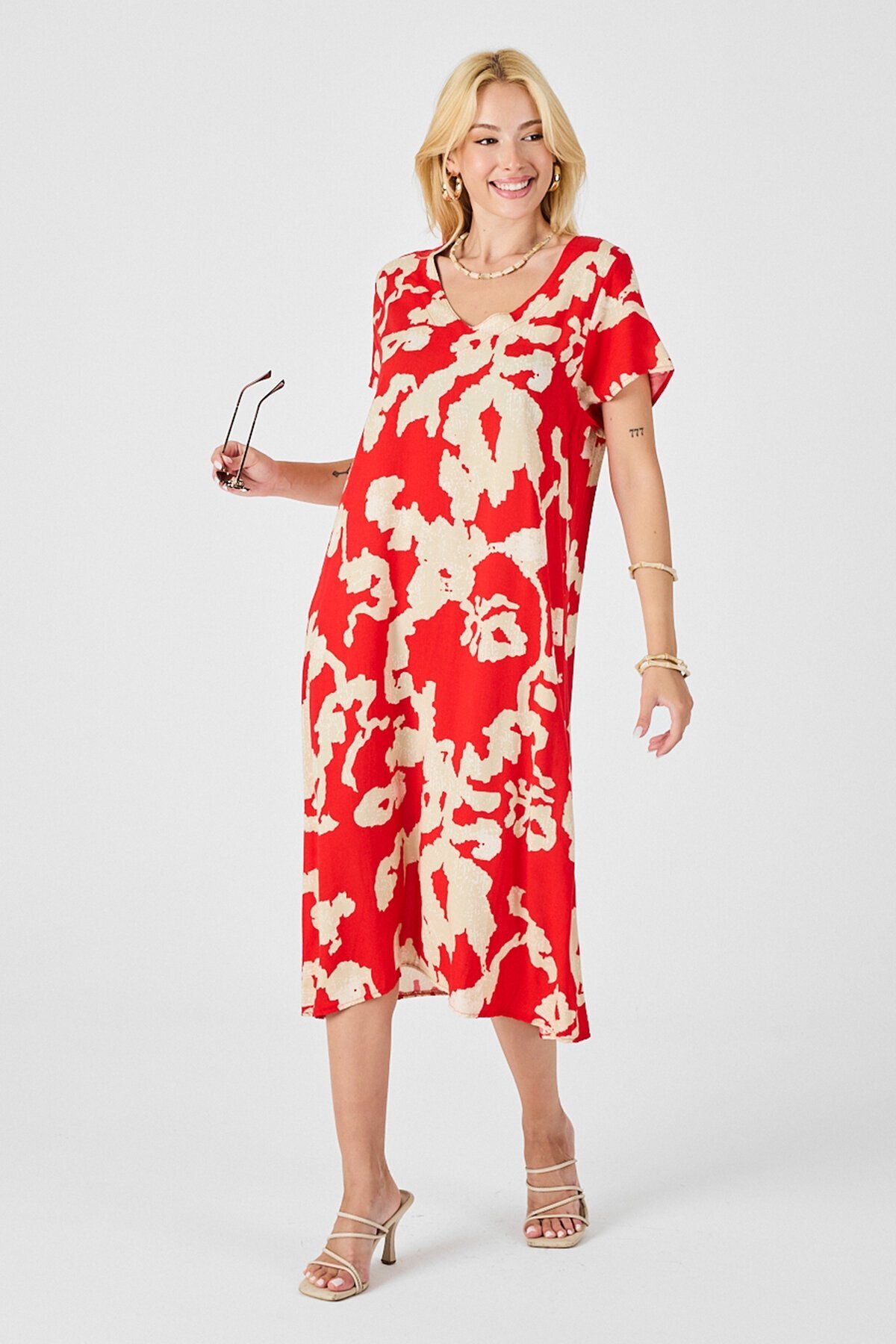 Mercan Derin V Yaka Yırtmaçlı Desenli Midi Boy Elbise