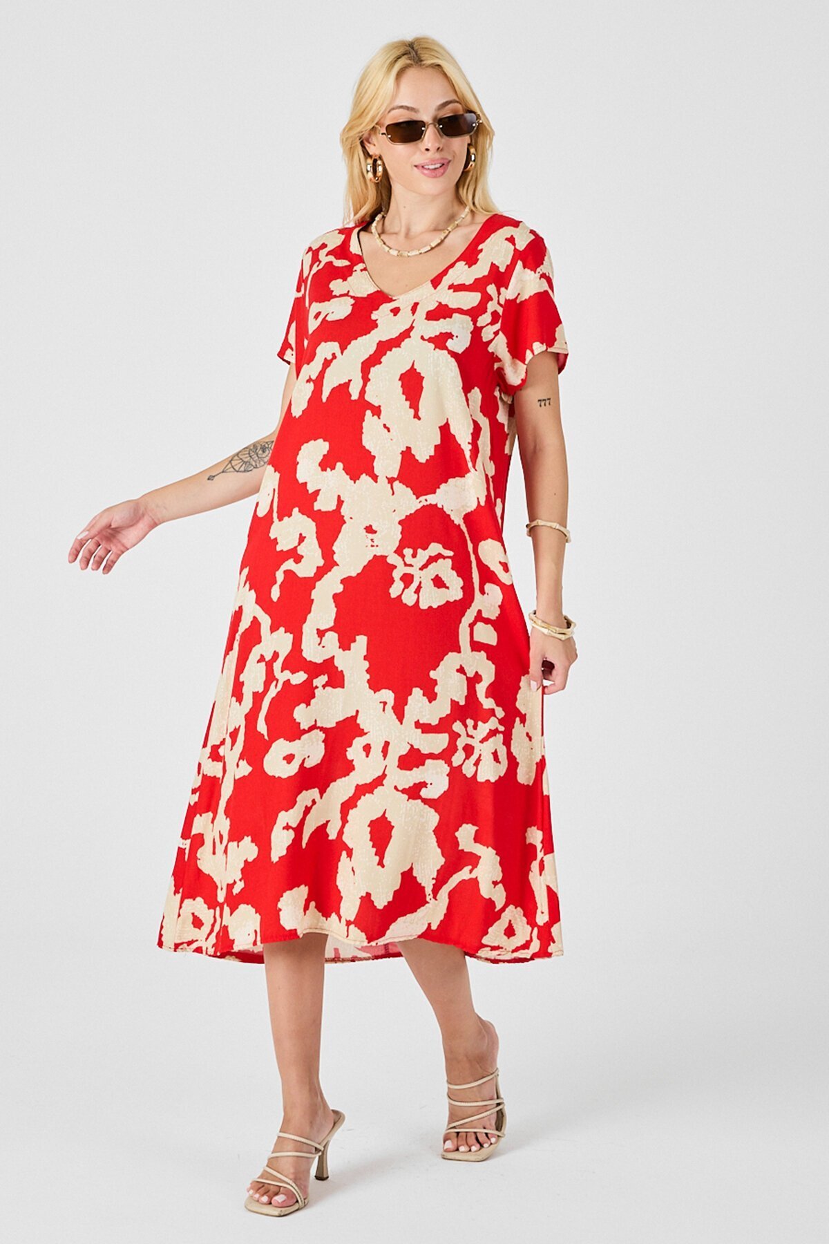 Mercan Derin V Yaka Yırtmaçlı Desenli Midi Boy Elbise