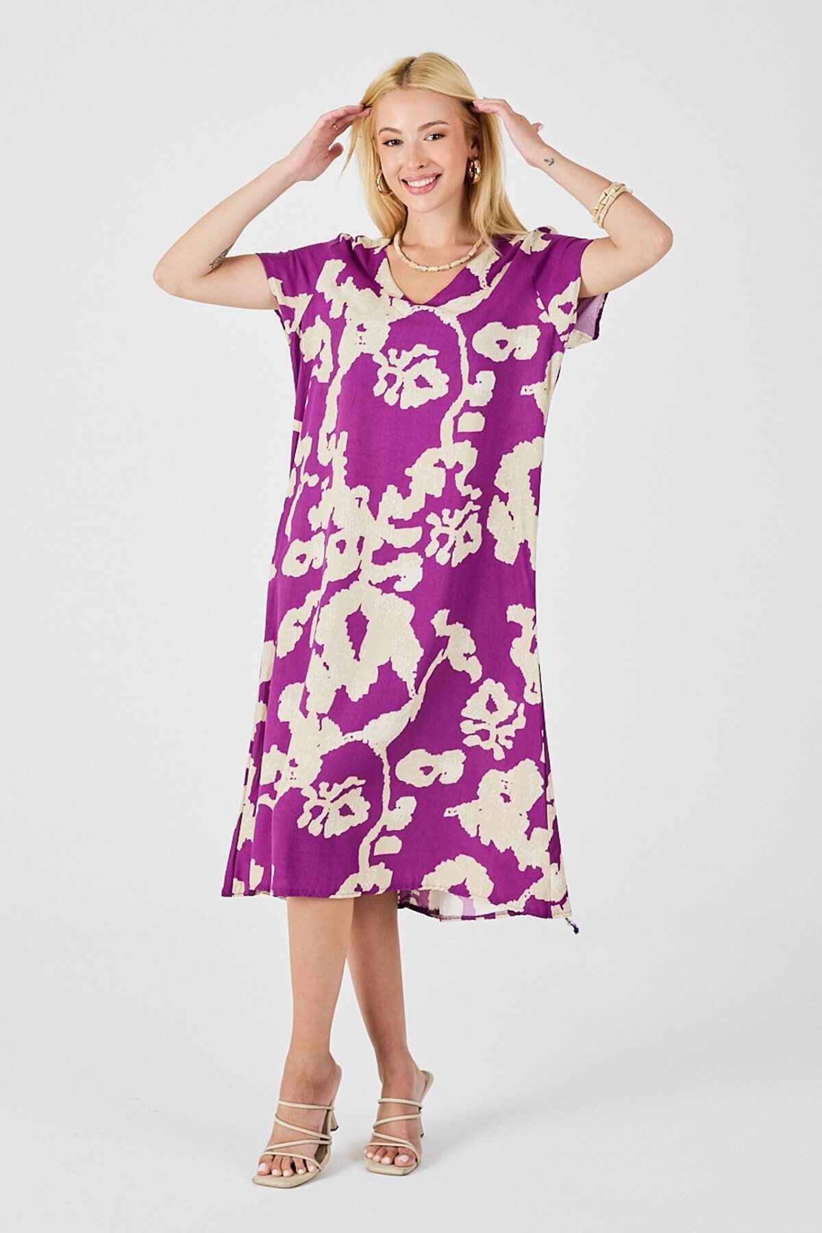 Mor Derin V Yaka Yırtmaçlı Desenli Midi Boy Elbise