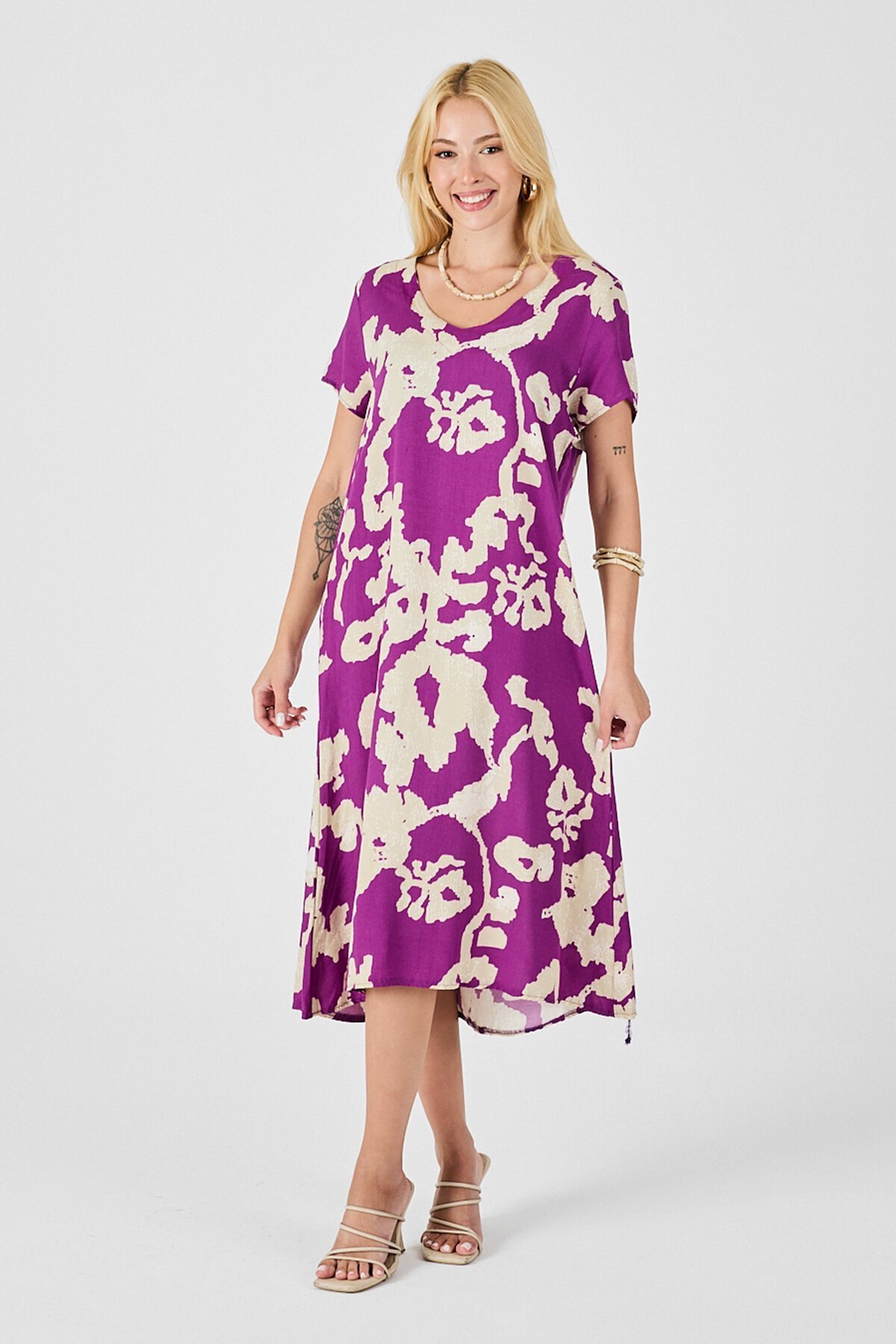 Mor Derin V Yaka Yırtmaçlı Desenli Midi Boy Elbise