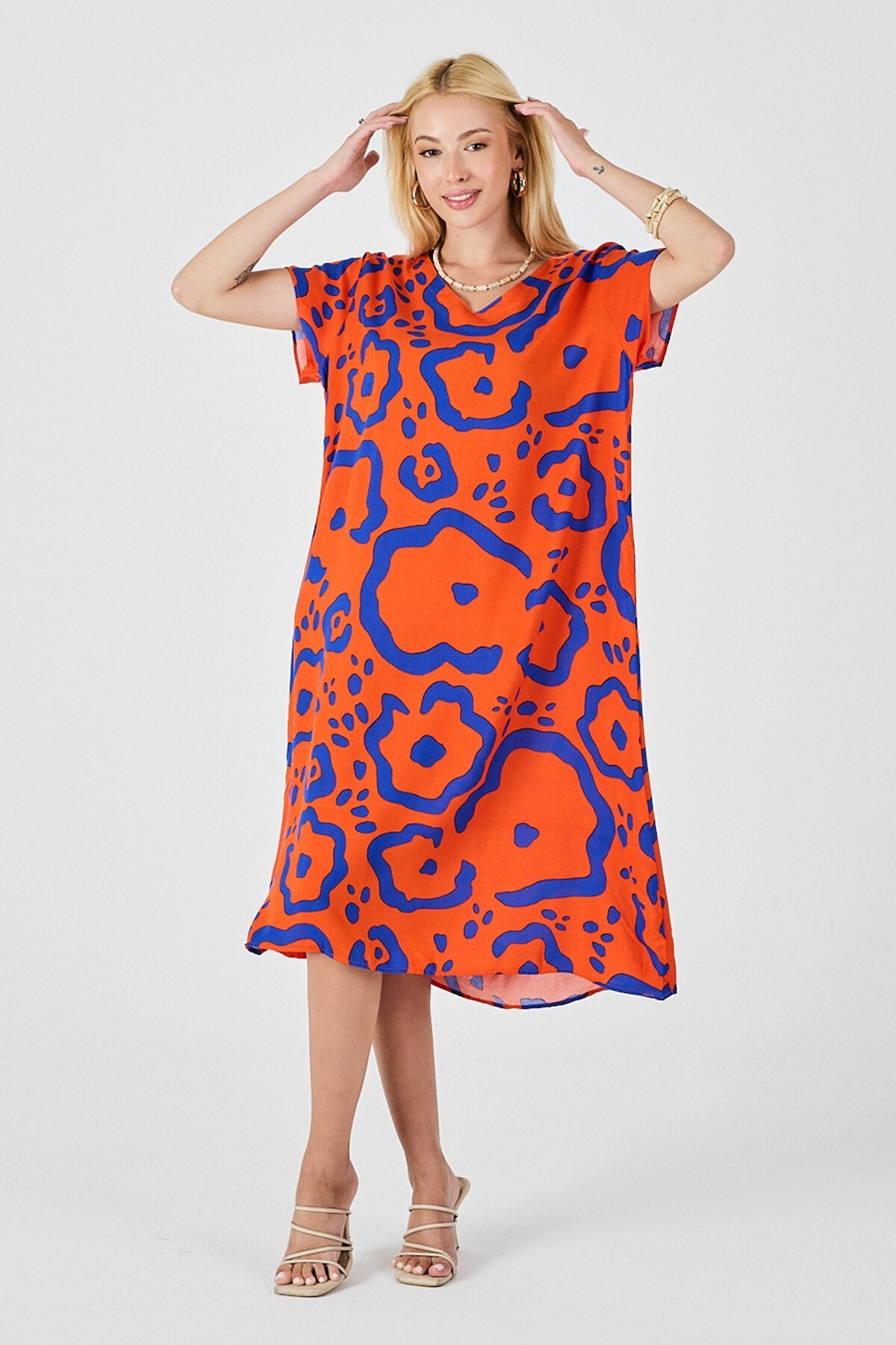 Turuncu Desenli Derin V Yaka Midi Boy Elbise