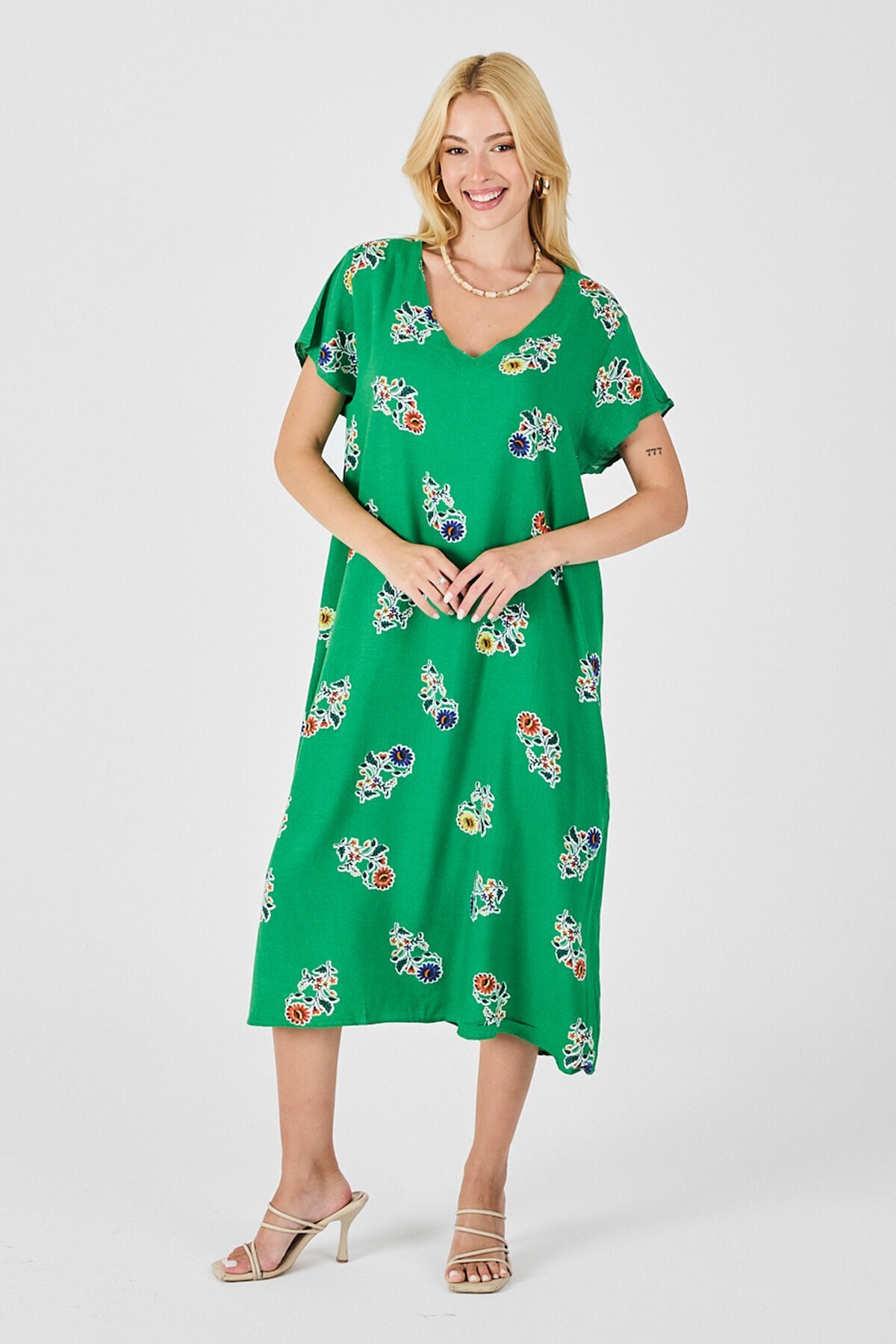 Yeşil Desenli Derin V Yaka Midi Boy Elbise