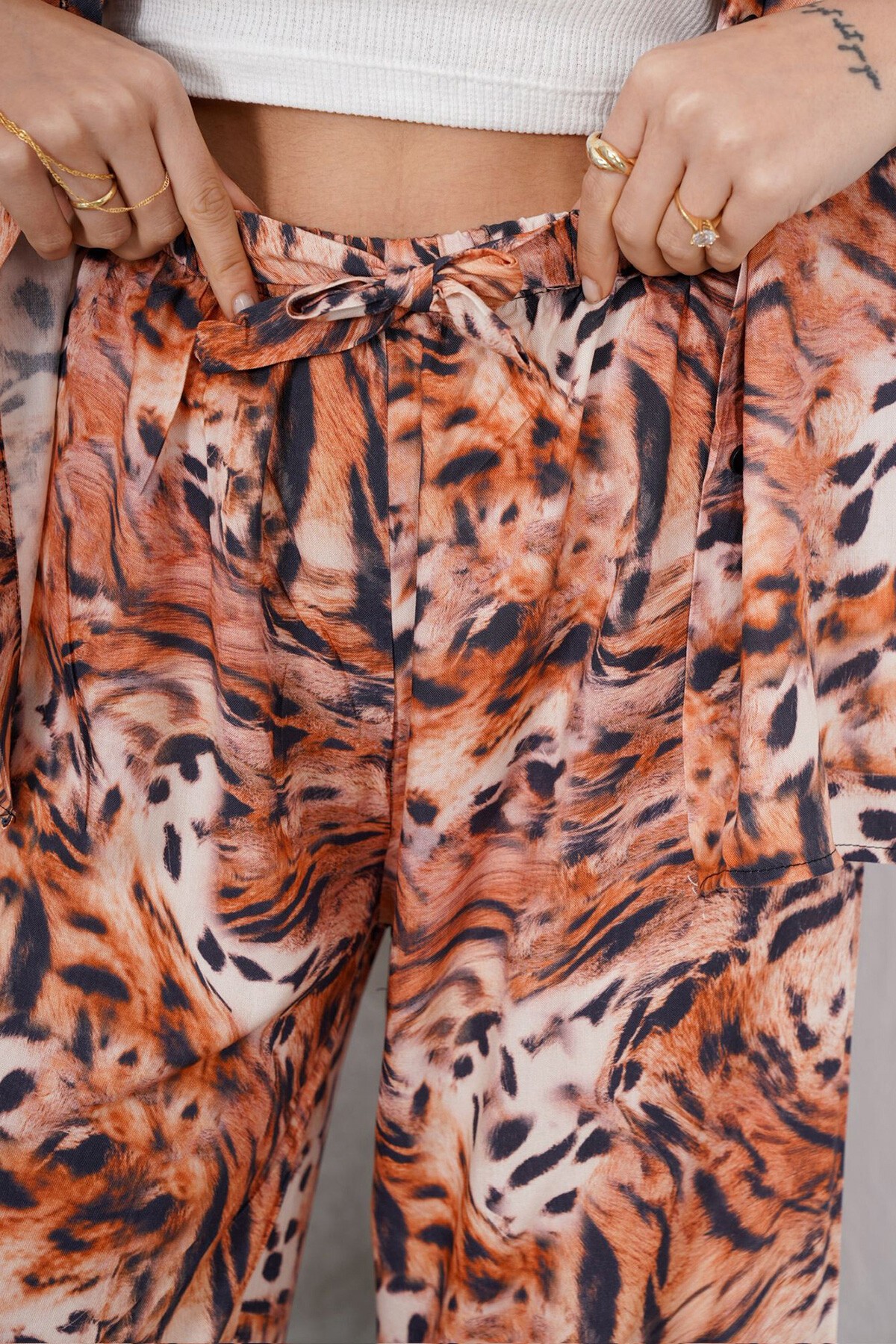 Kiremit Desenli Oversize Gömlek Ve Bağcıklı Palazzo Pantolon Takım