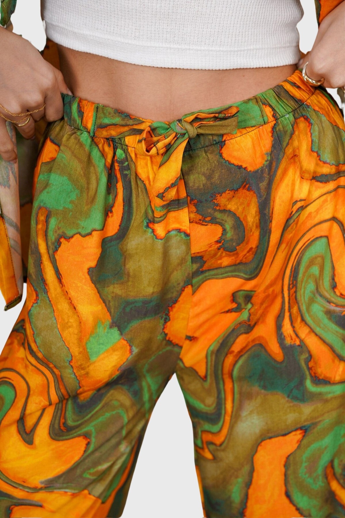 Ekru-Sarı Desenli Oversize Gömlek Ve Bağcıklı Palazzo Pantolon Takım