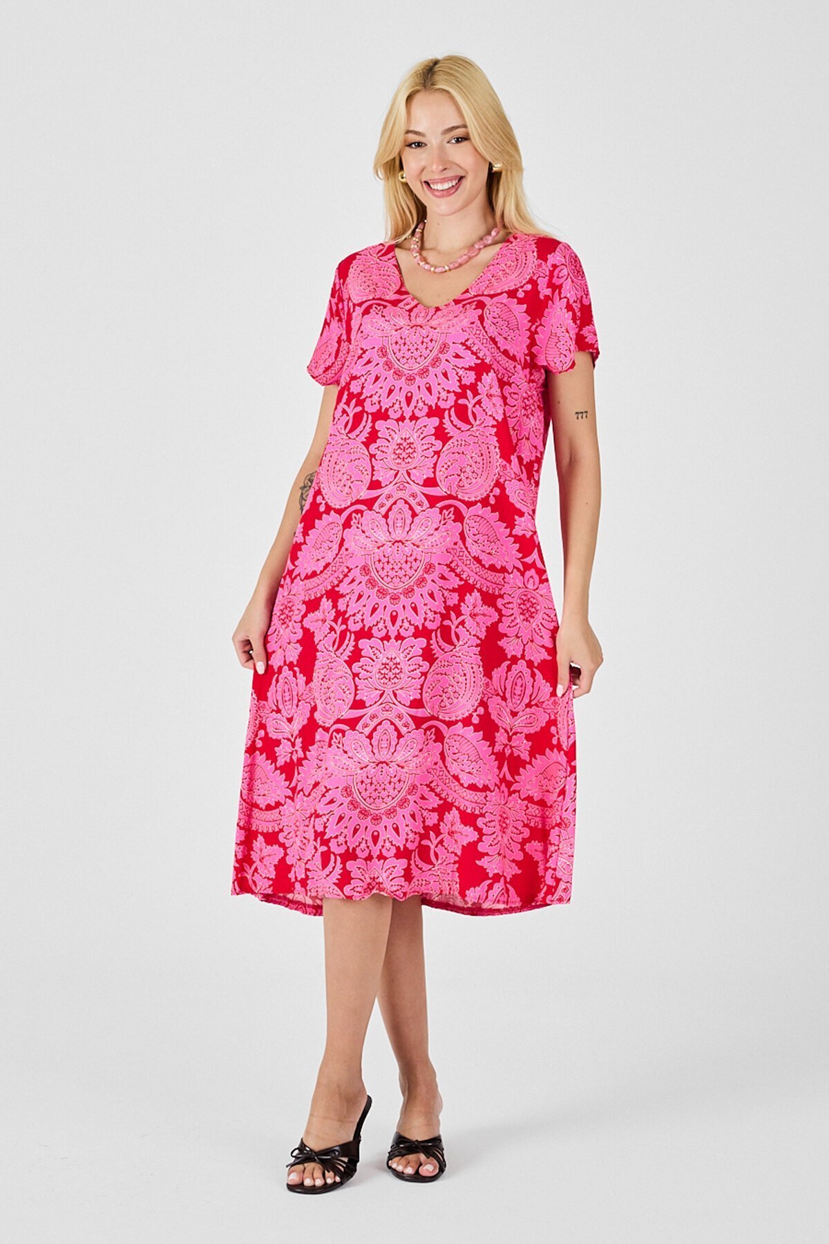 Fuşya Desenli V Yaka Kısa Kollu Midi Boy Elbise