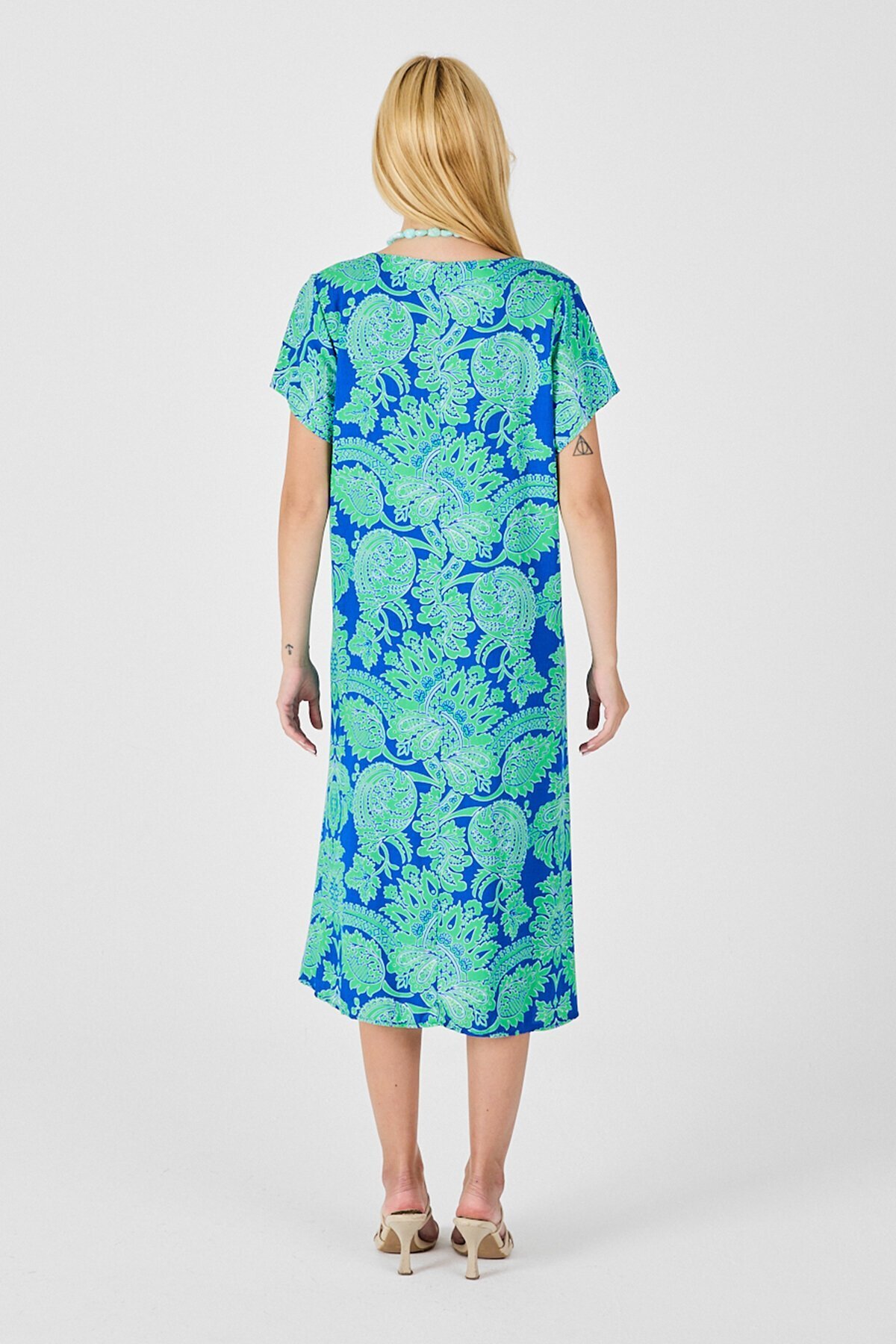 Yeşil Desenli V Yaka Kısa Kollu Midi Boy Elbise