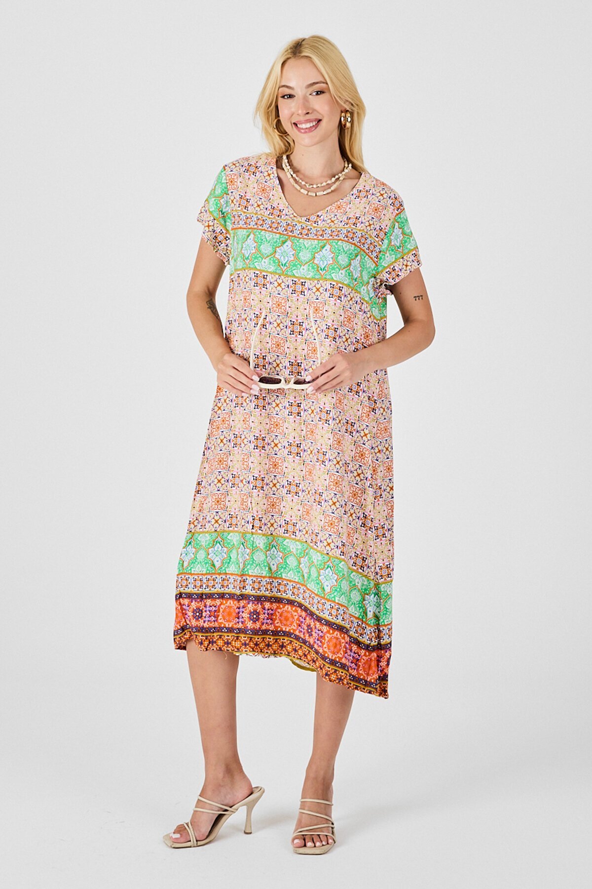 Turuncu-Yeşil Desenli V Yaka Midi Boy Elbise