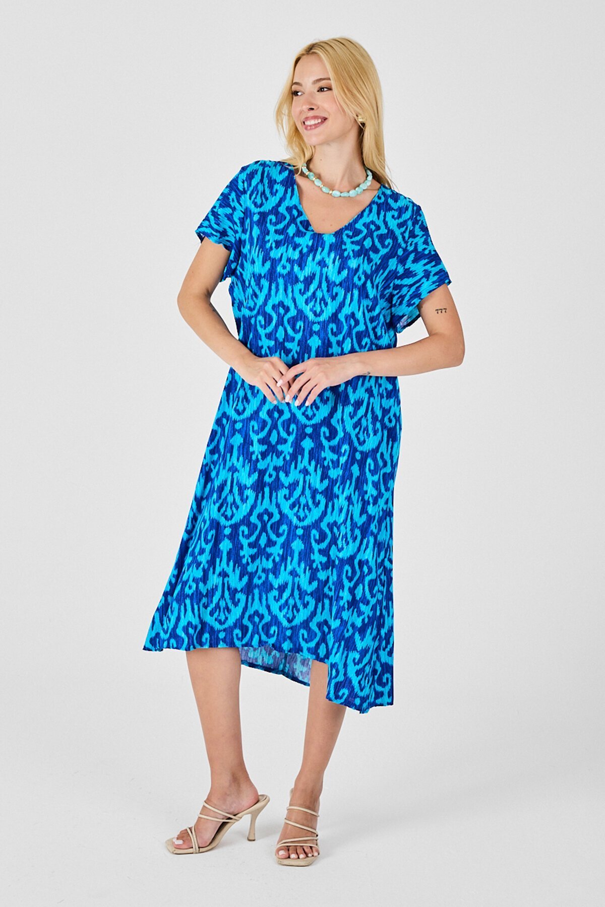 Mavi Desenli V Yaka Midi Boy Elbise