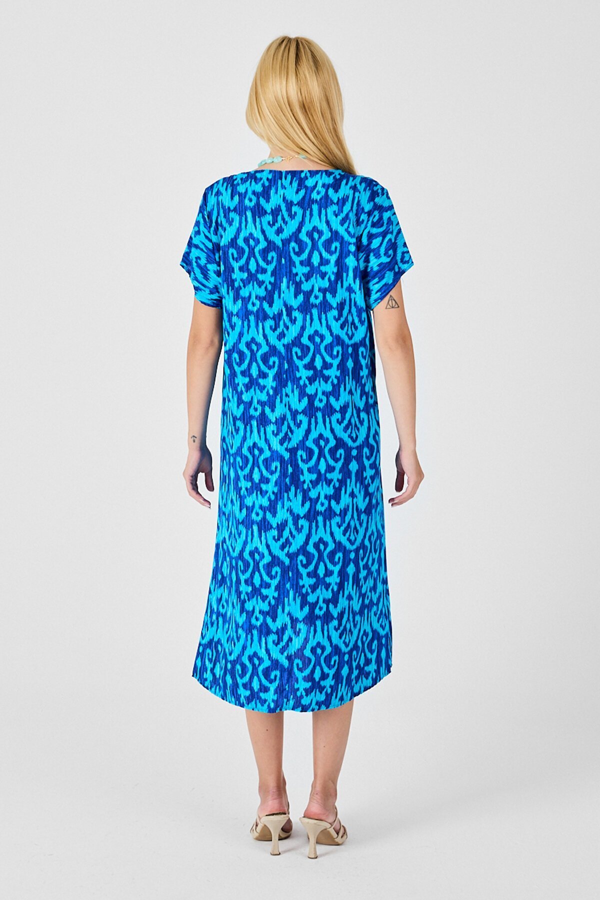 Mavi Desenli V Yaka Midi Boy Elbise