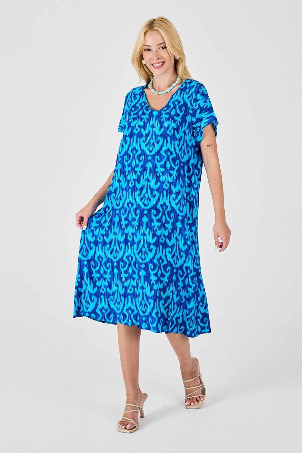 Mavi Desenli V Yaka Midi Boy Elbise