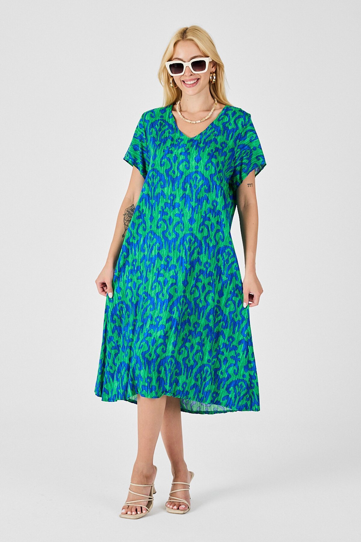 Yeşil Mavi Desenli V Yaka Midi Boy Elbise