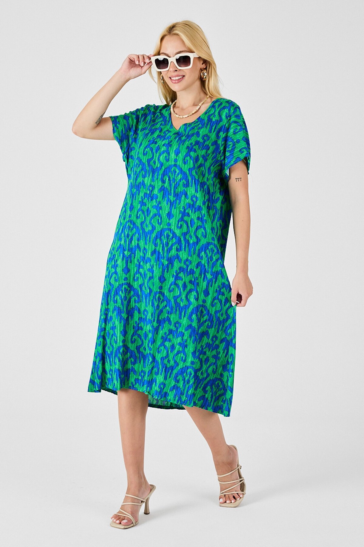 Yeşil Mavi Desenli V Yaka Midi Boy Elbise