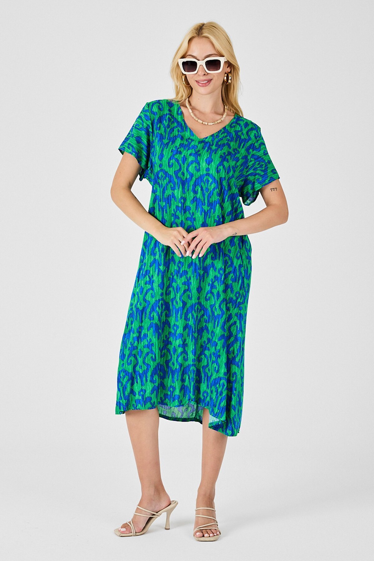 Yeşil Mavi Desenli V Yaka Midi Boy Elbise