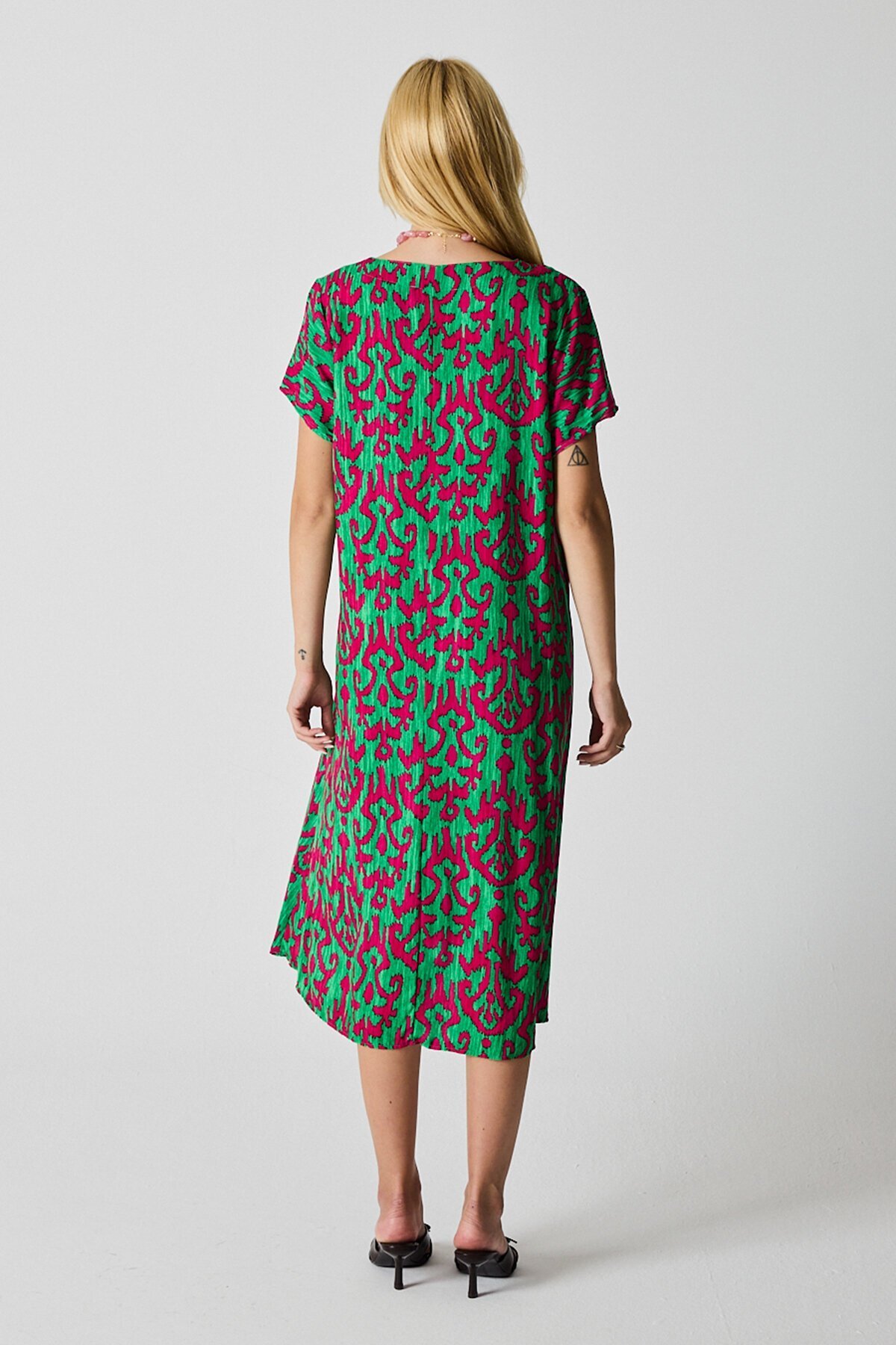 Yeşil-Fuşya Desenli V Yaka Midi Boy Elbise