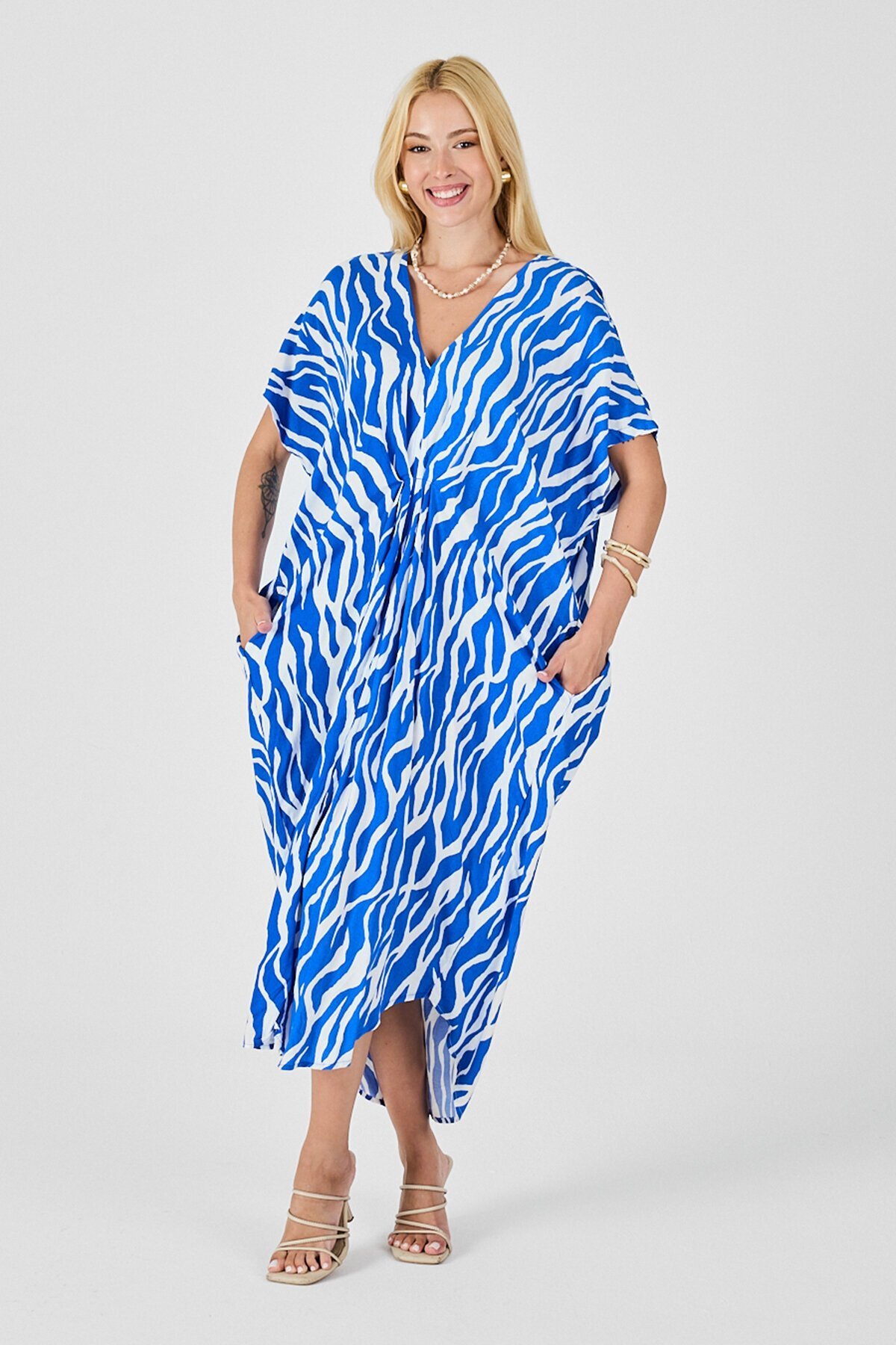 Mavi Desenli V Yaka Salaş Kesim Kaftan Elbise