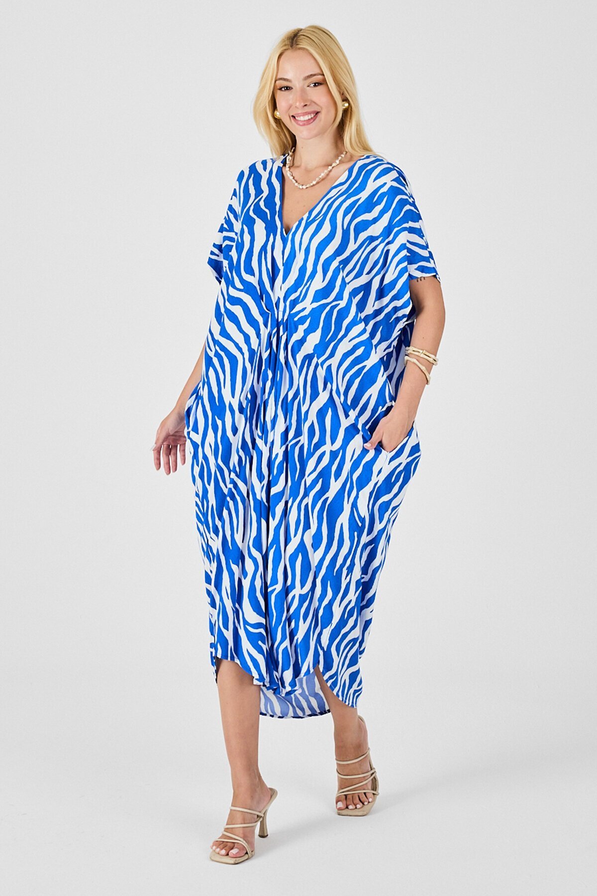 Mavi Desenli V Yaka Salaş Kesim Kaftan Elbise