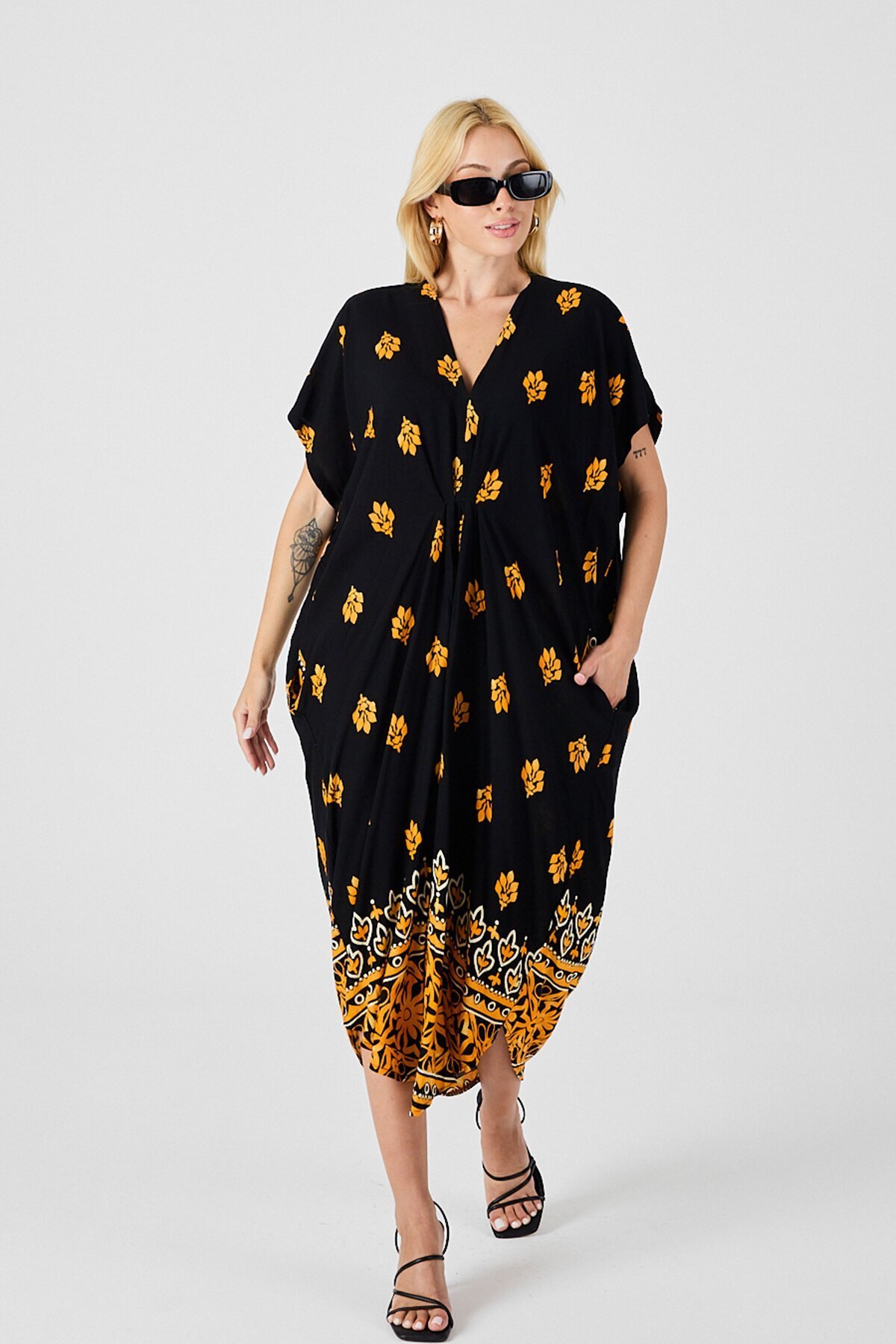 Sarı Desenli V Yaka Salaş Kesim Kaftan Elbise