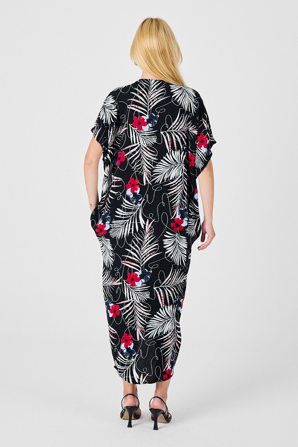 Siyah-Beyaz Desenli V Yaka Salaş Kesim Kaftan Elbise