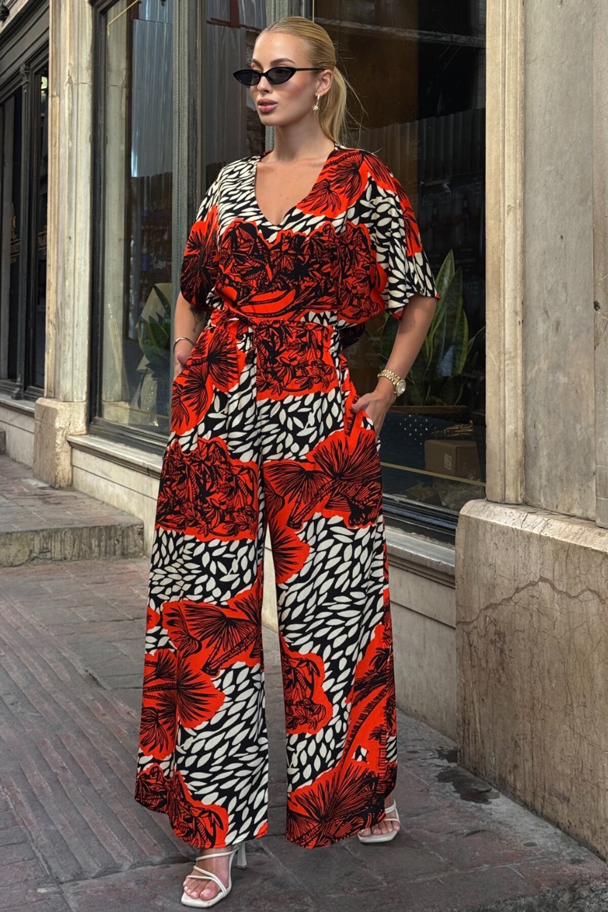 Mercan Desenli V Yaka Yarım Kol Bluz Ve Beli Lastikli Palazzo Pantolon Takım