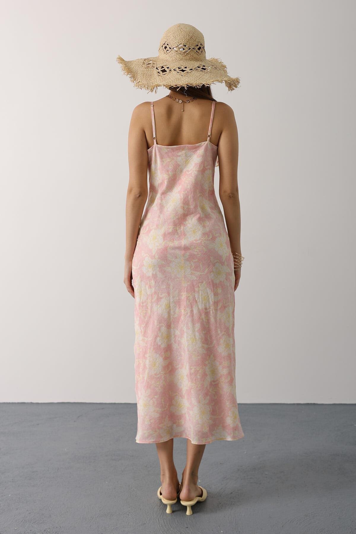 Pembe Desenli Yakası Volanlı Askılı Elbise