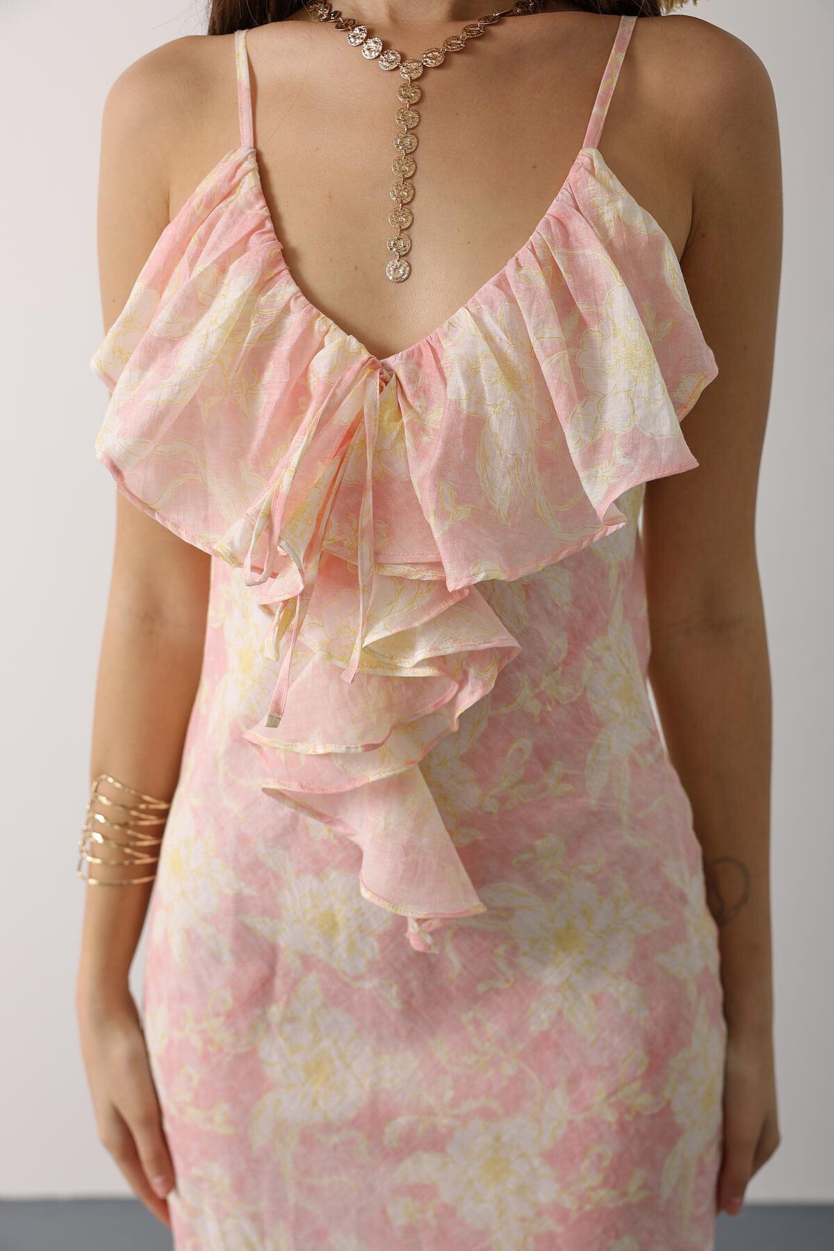 Pembe Desenli Yakası Volanlı Askılı Elbise