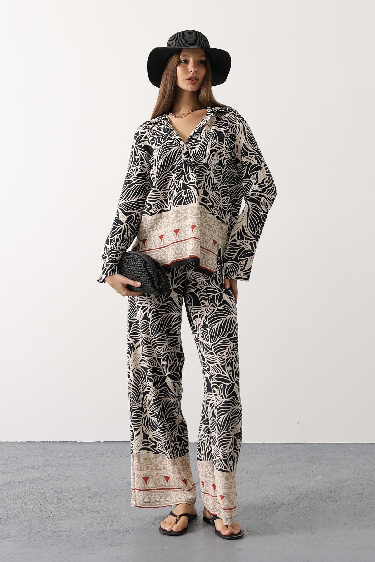 Siyah-Ekru Desenli Yarım Patlı Bluz Ve Pantolon Takım