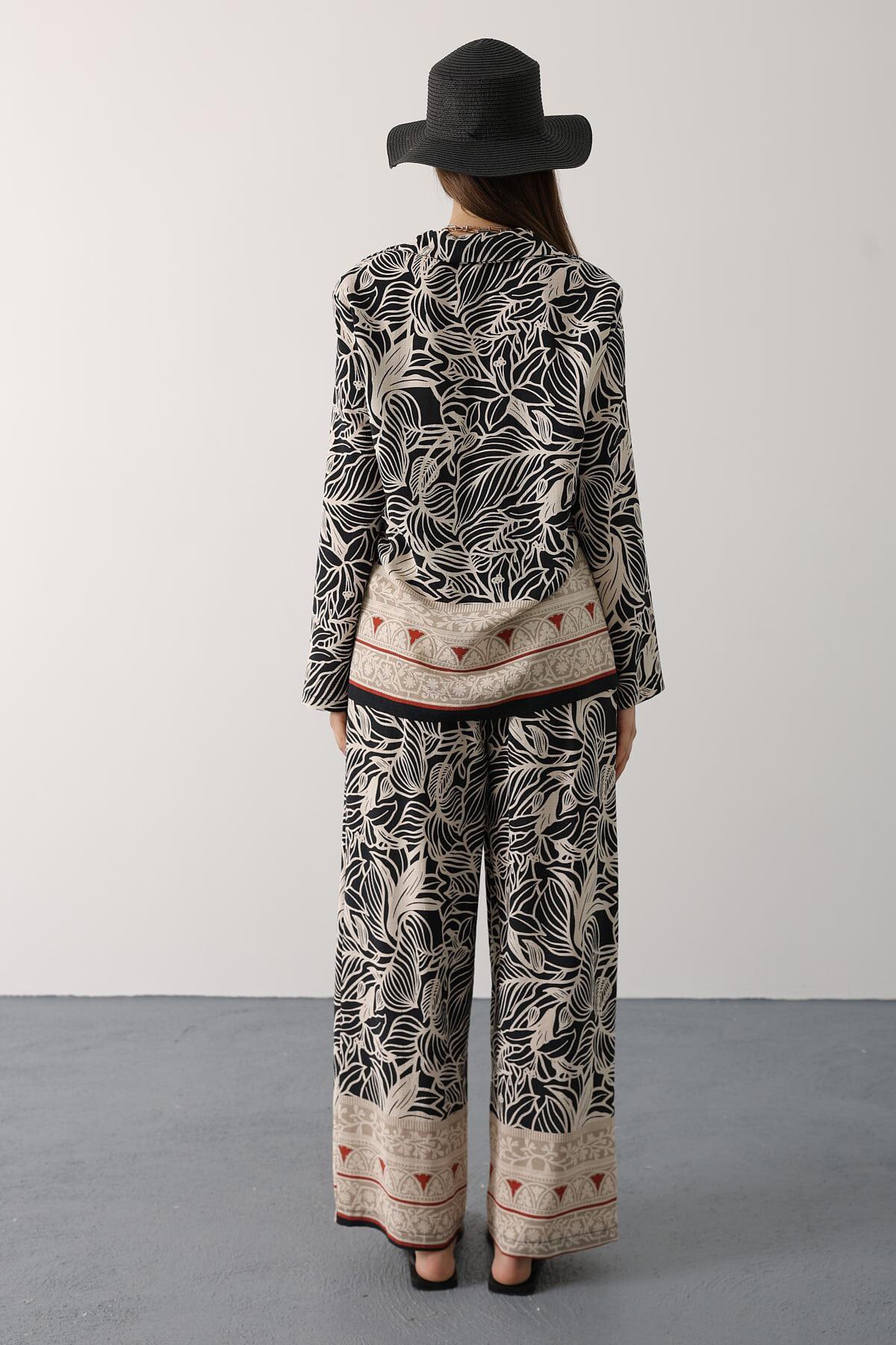 Siyah-Ekru Desenli Yarım Patlı Bluz Ve Pantolon Takım