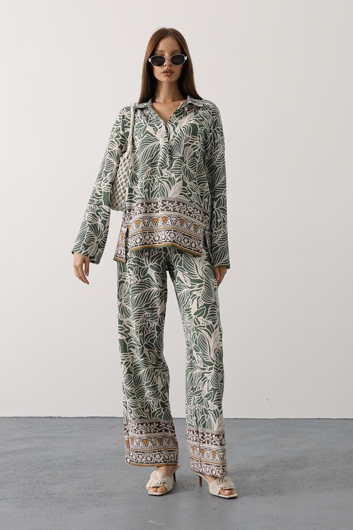 Ekru Desenli Yarım Patlı Bluz Ve Pantolon Takım