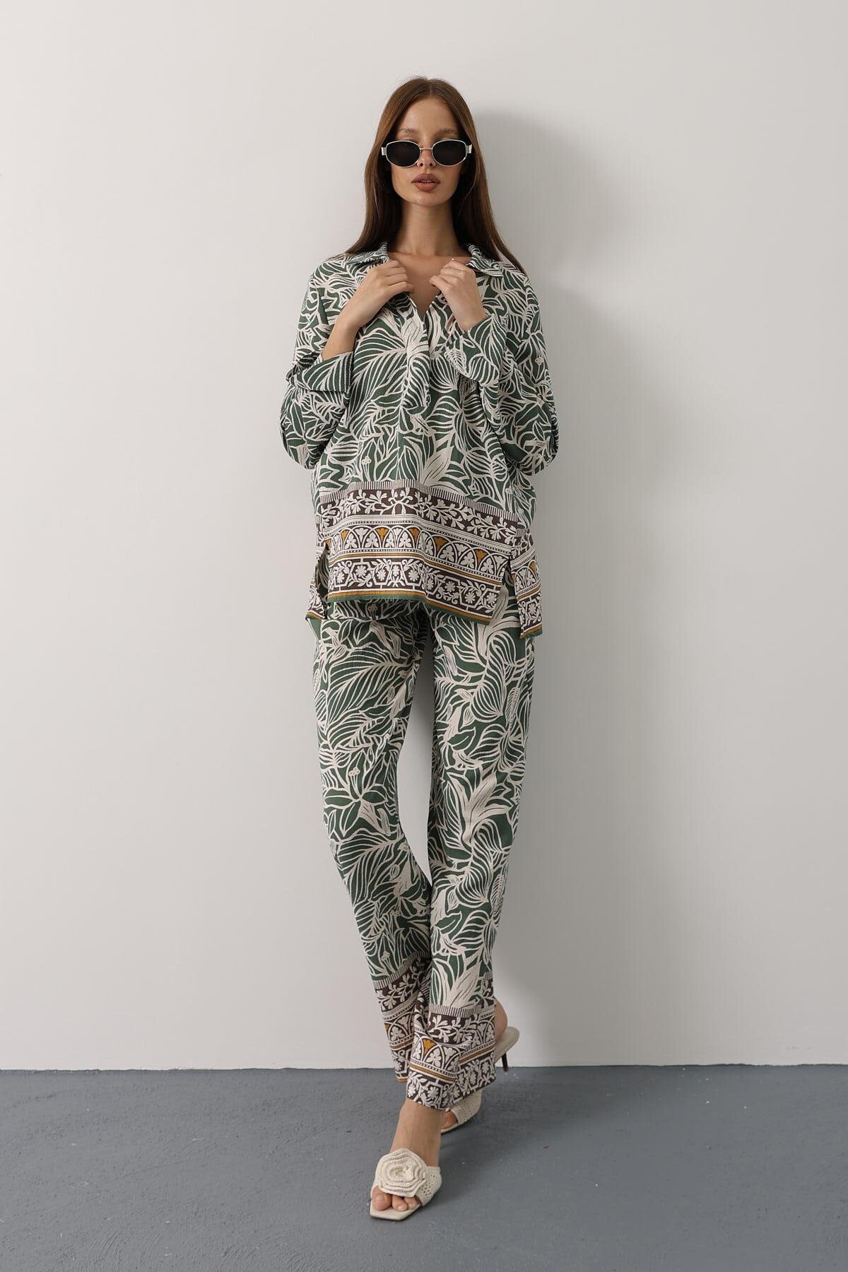 Ekru Desenli Yarım Patlı Bluz Ve Pantolon Takım