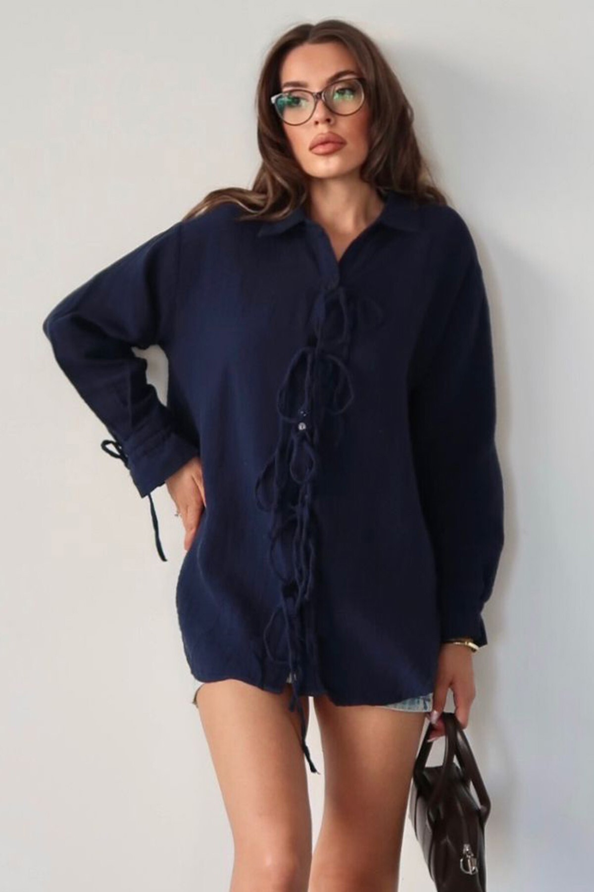 Lacivert Düğme Detaylı Bağlamalı Müslin Gömlek