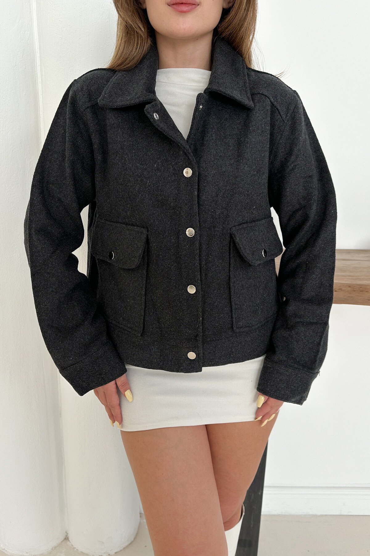 Antrasit Düğme Kapamalı Çift Cepli Kaşe Kısa Ceket