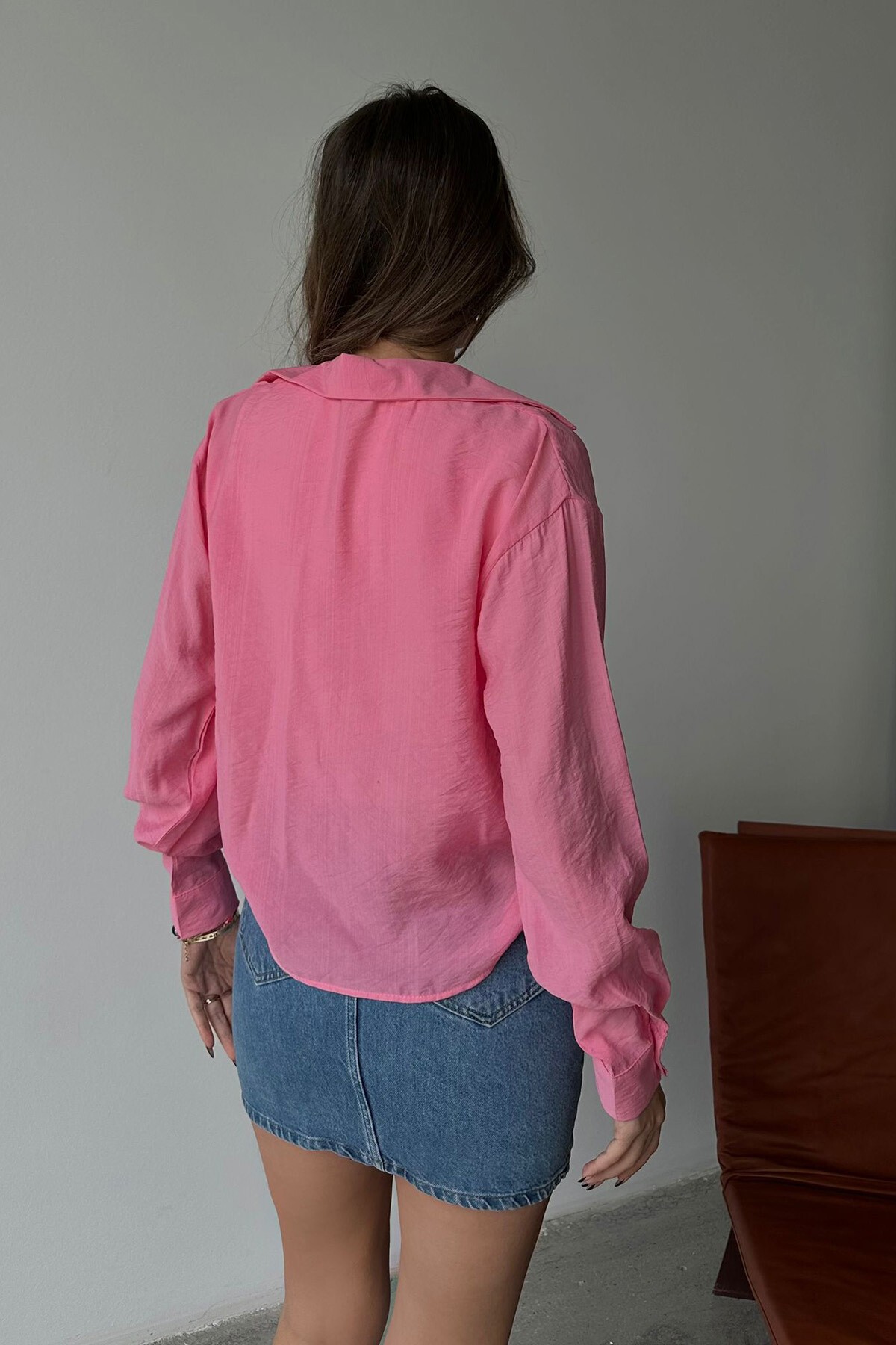 Pembe Düşük Omuzlu Beli Lastikli Gömlek