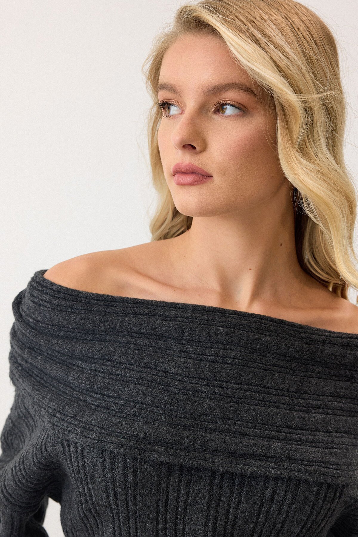 Antrasit Düşük Omuzlu Fitilli Triko Kazak