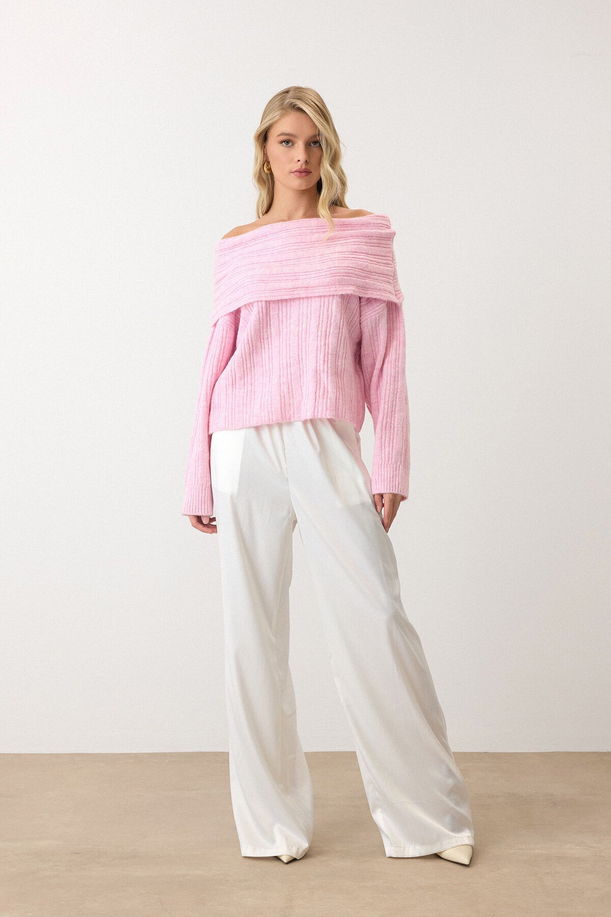 Pudra Düşük Omuzlu Fitilli Triko Kazak