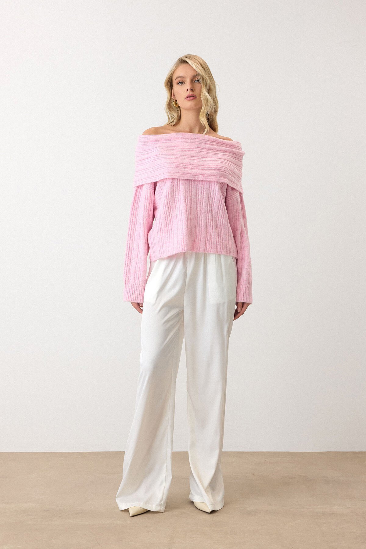 Pudra Düşük Omuzlu Fitilli Triko Kazak