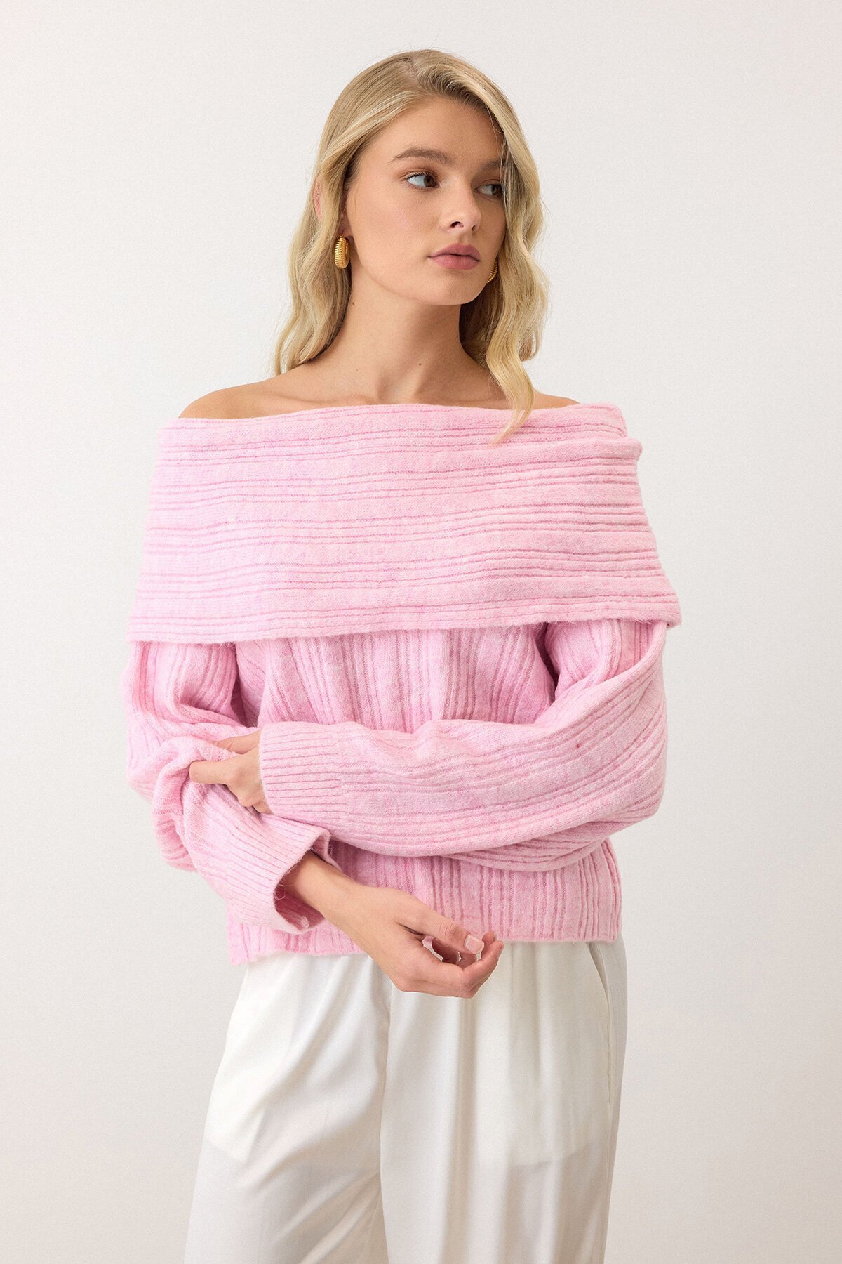Pudra Düşük Omuzlu Fitilli Triko Kazak