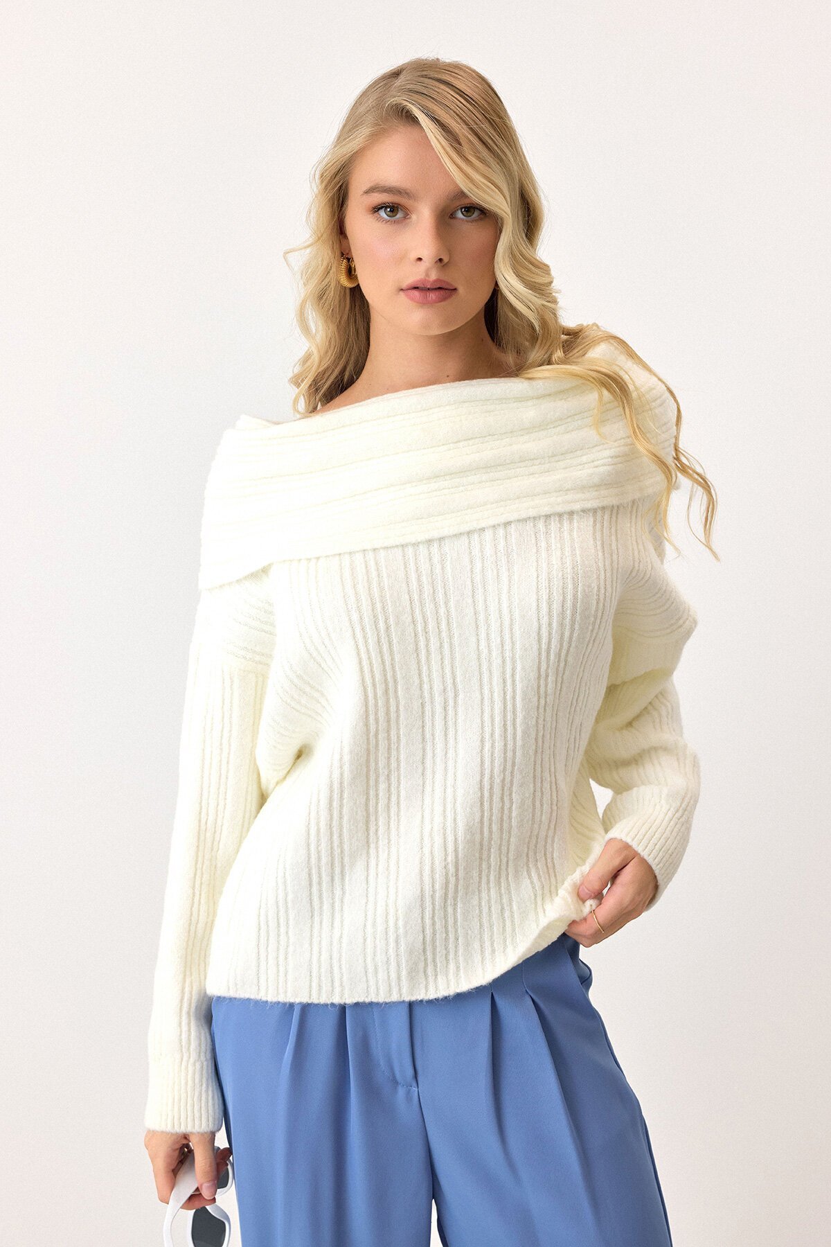 Krem Düşük Omuzlu Fitilli Triko Kazak